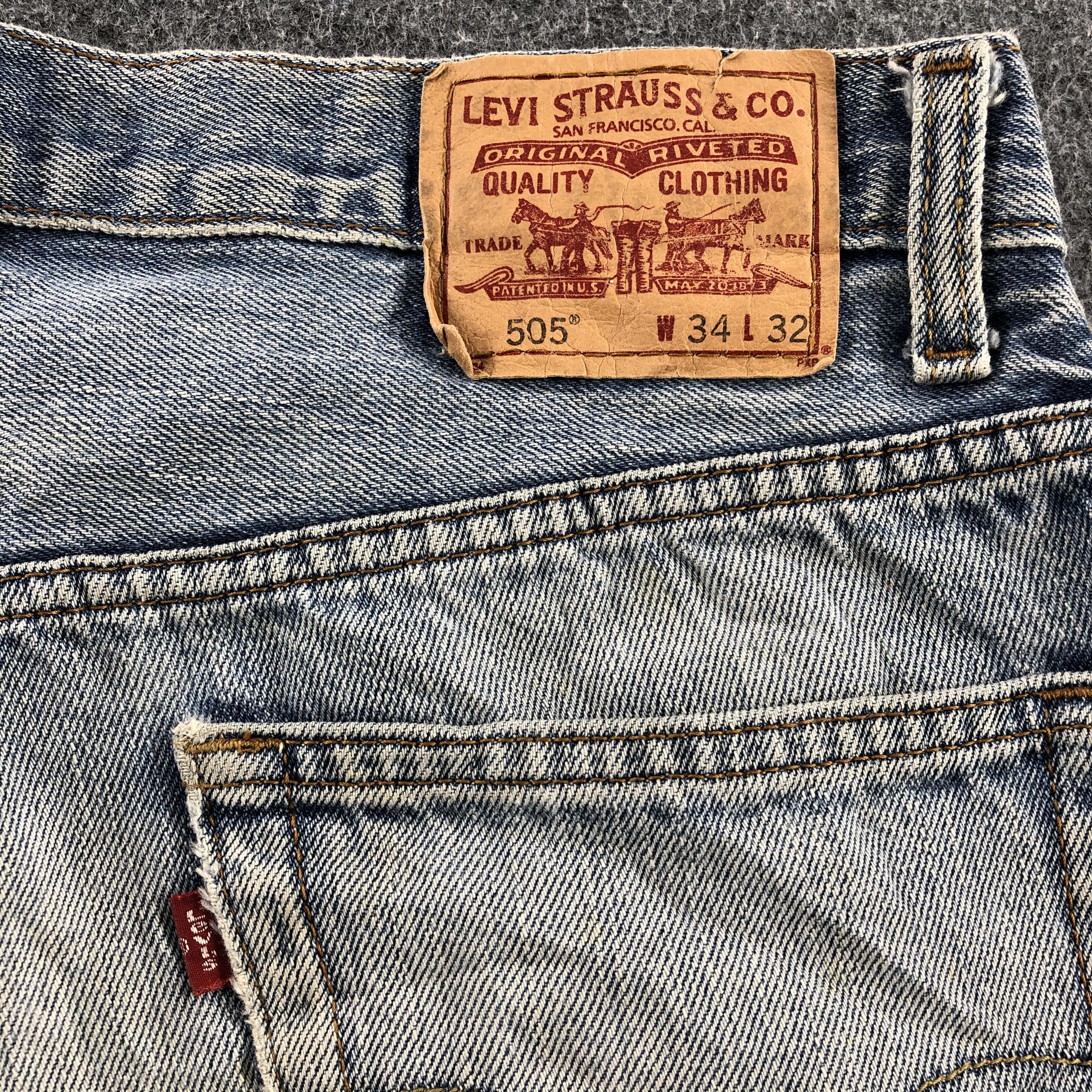 Distress Light Wash Vintage Levis 505 Jeans-J1142