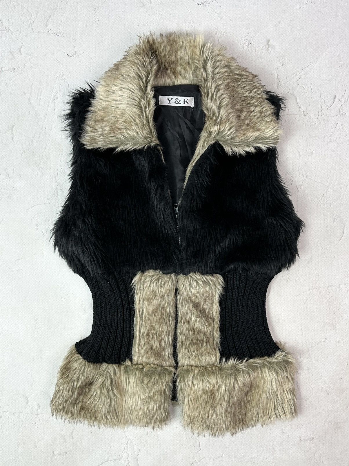Vintage Vintage Faux Fur Black-Beige Vest Size M / US 6-8 / IT 42-44 - 1 Thumbnail