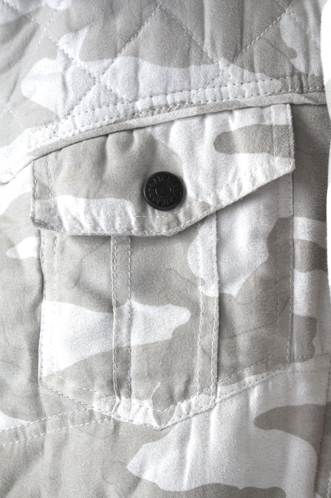 In The Attic 2000S IN THE ATTIC HOMME SNOW CAMO QUILTED ZIP-UP JACKET Size US M / EU 48-50 / 2 - 5 Thumbnail