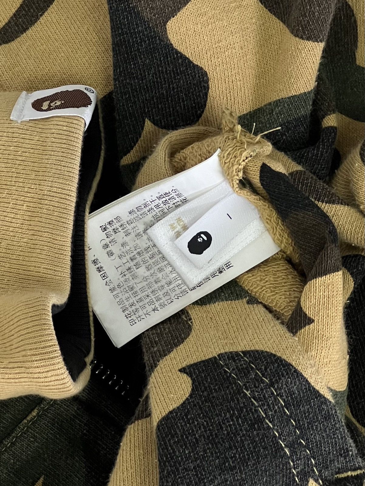 Bape Reversible camouflage with black Bape Shark print hoodie Size US S / EU 44-46 / 1 - 16 Thumbnail