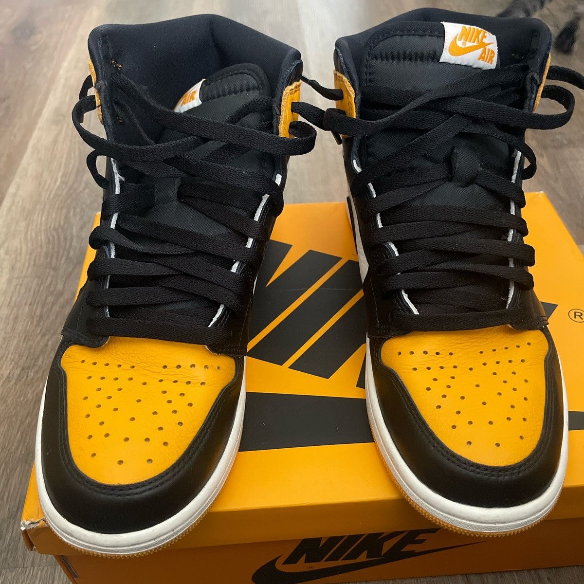 Jordan Brand × Nike Air Jordan 1 Retro High Og Yellow Toe Size US 10 / EU 43 - 4 Thumbnail