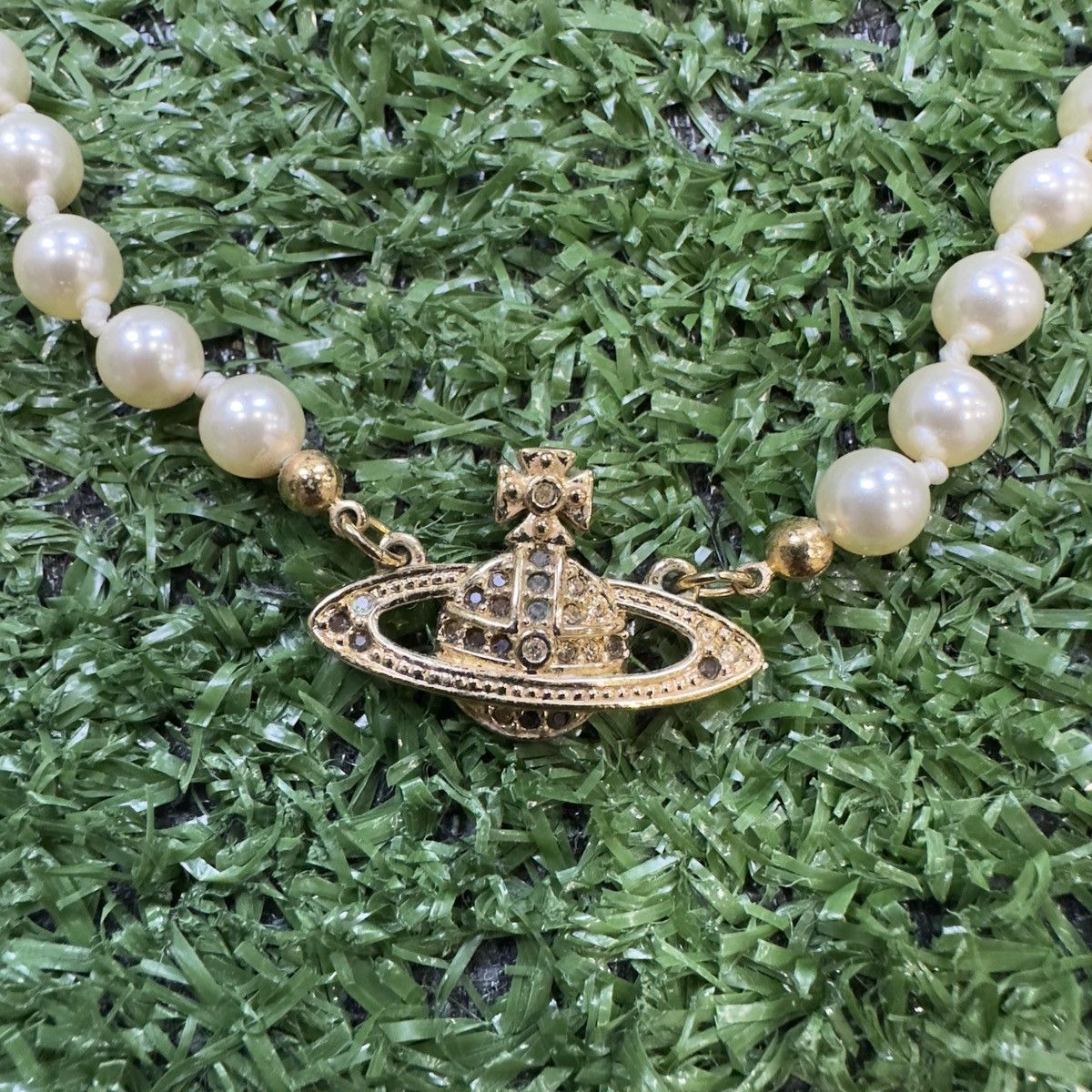 Vivienne Westwood Vivienne Westwood Pearl Gold Choker Necklace Bas Relief Orb Size ONE SIZE - 2 Thumbnail