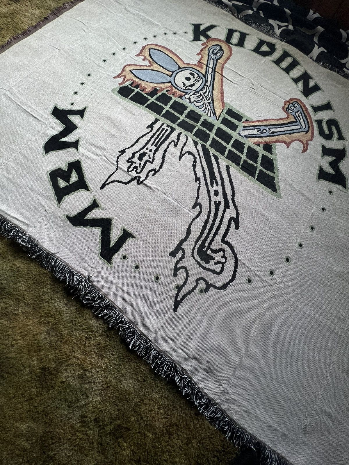 image of Kodone Mbm Kodonism Blanket in White, Men's