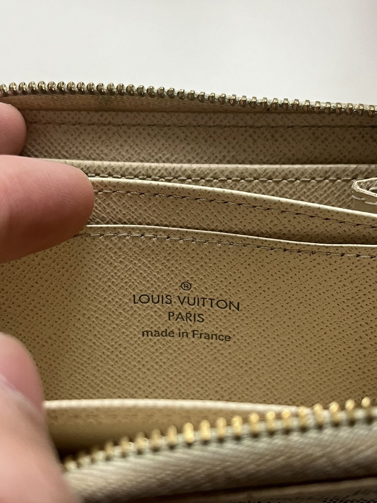 Louis Vuitton Louis Vuitton 2013 Damier Azur Pattern Zippy Coin Purse Size ONE SIZE - 8 Thumbnail