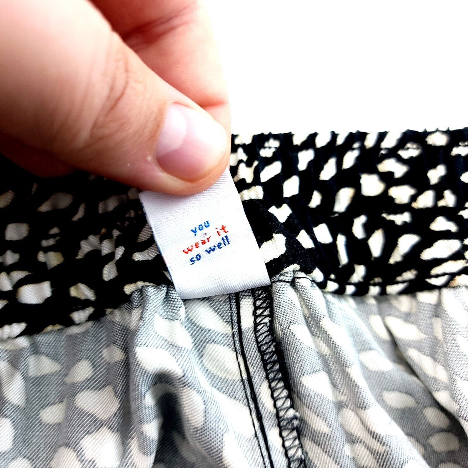Old Navy Old Navy Black White Animal Print Playa Taper High Rise Pant Size 36" / US 14 / IT 50 - 5 Thumbnail