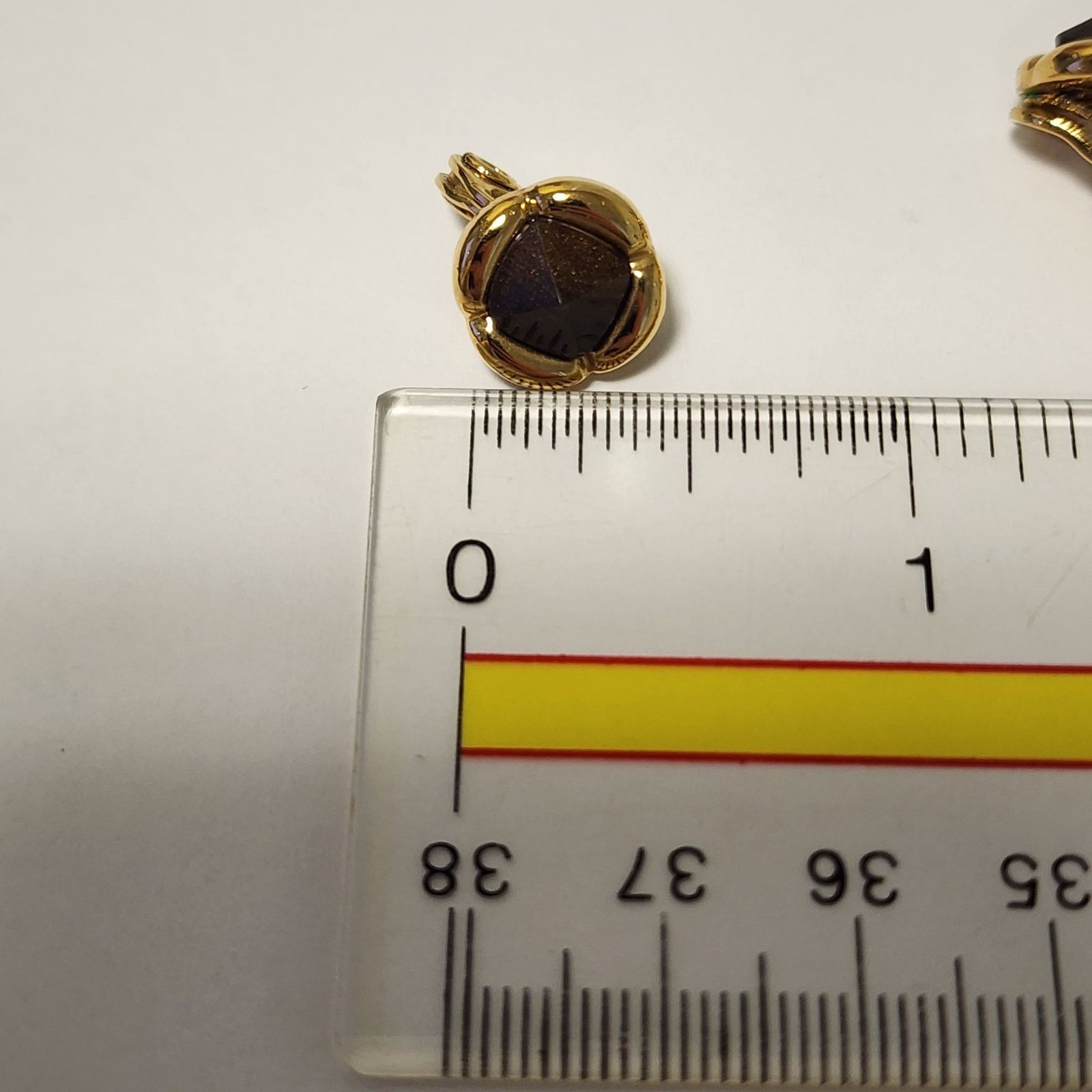 Monet VTG Monet earrings clip on gold tone brown cut stone JB1 Size ONE SIZE - 7 Thumbnail