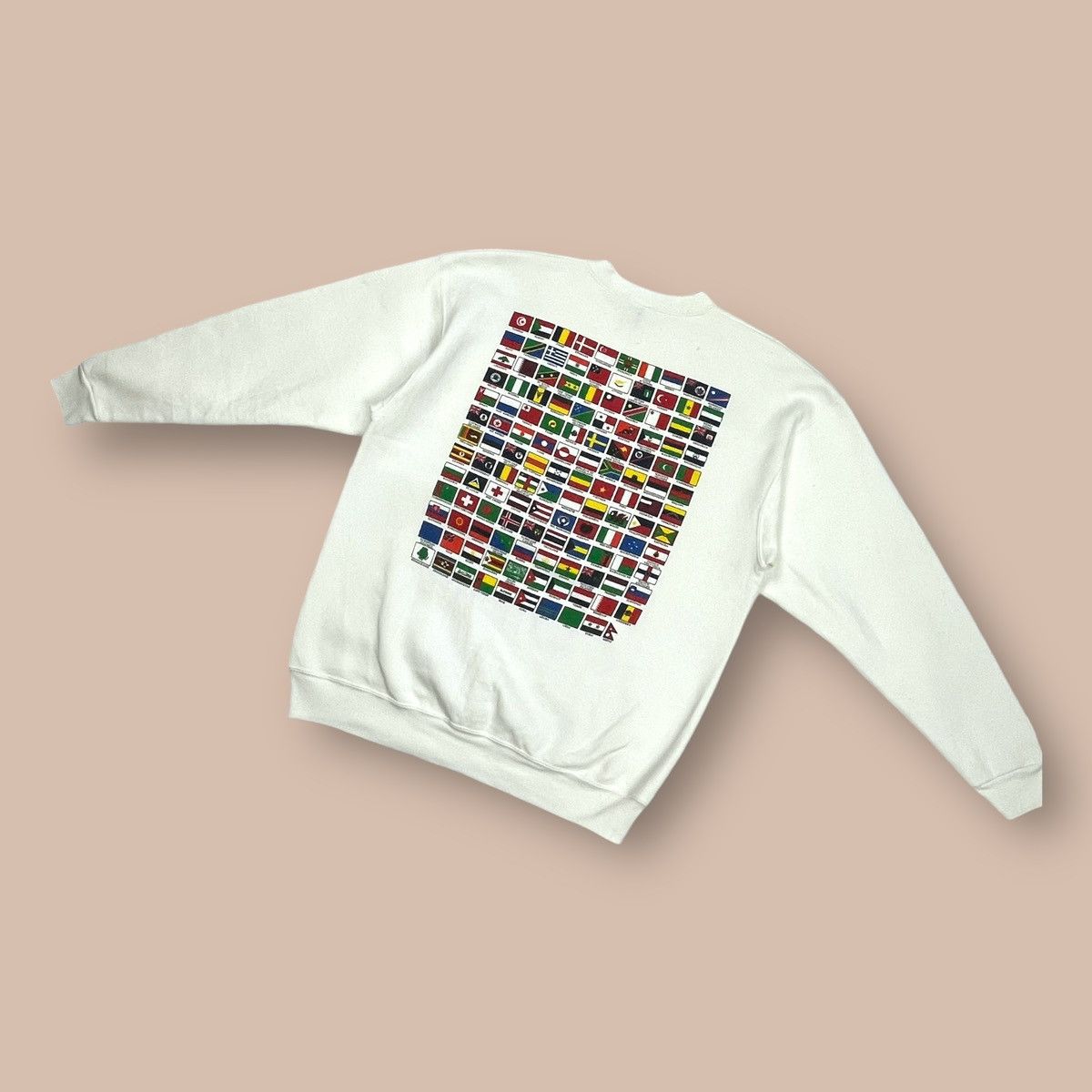 Vintage Vintage Sweatshirt with national flags pattern Size US XL / EU 56 / 4 - 3 Thumbnail