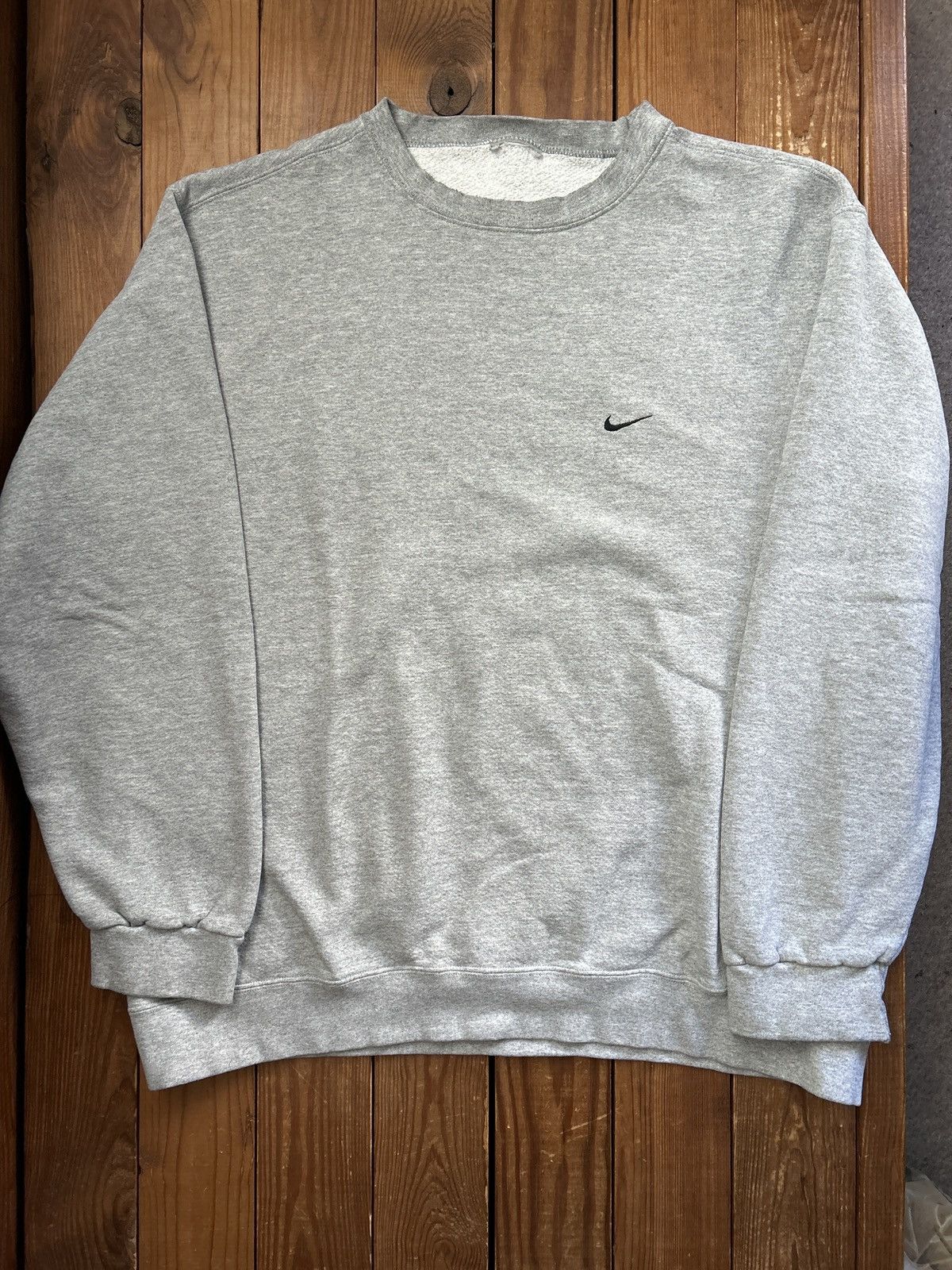 Nike × Vintage Vintage 90s Nike Grey Essential Swoosh Crewneck Sweatshirt Size US XL / EU 56 / 4 - 1 Thumbnail