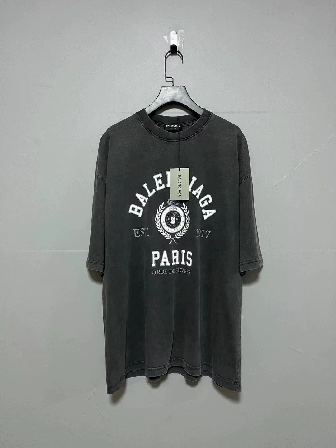 Balenciaga Balenciaga washed and used wheat ear short sleeves Size US M / EU 48-50 / 2 - 1 Thumbnail