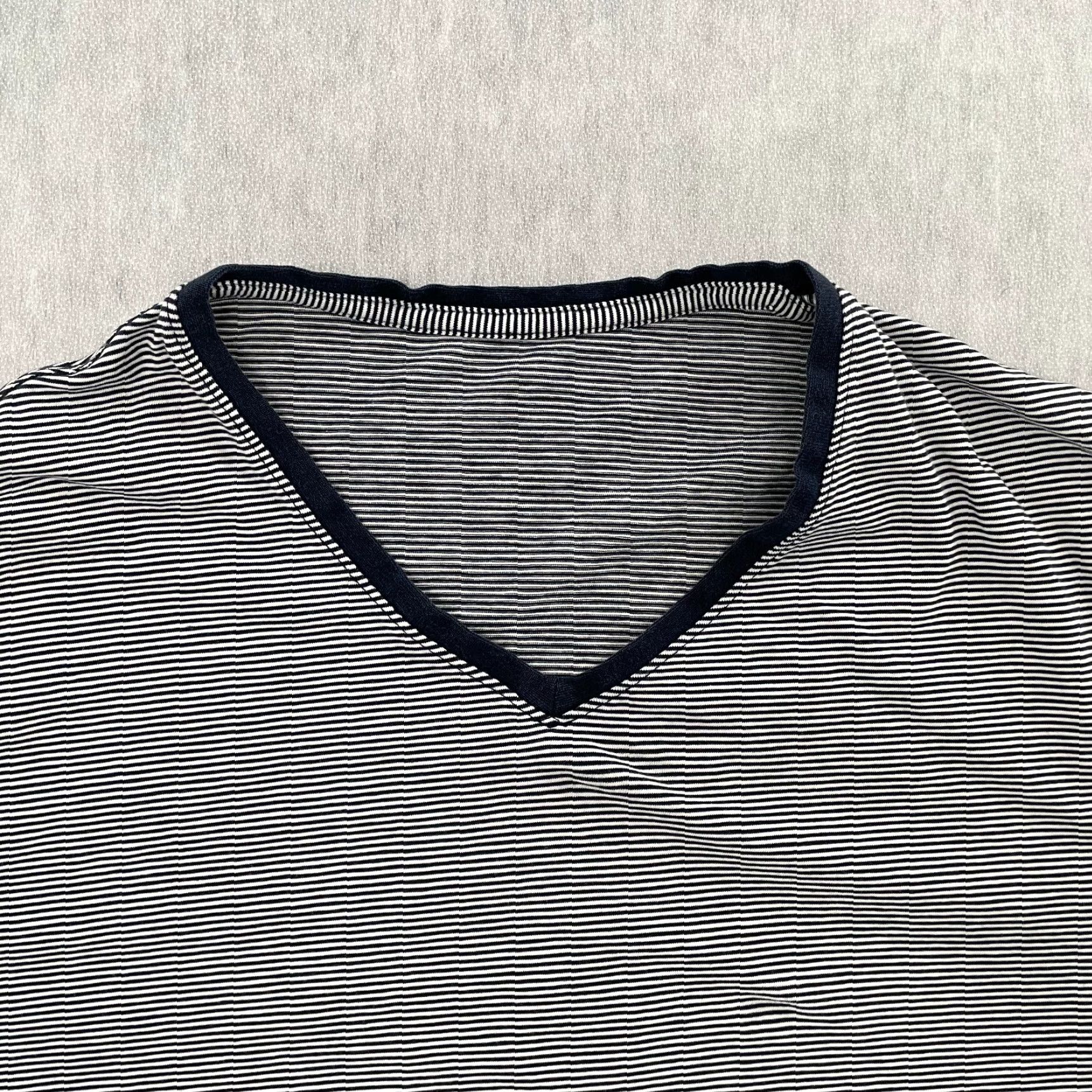 Lululemon Lululemon Active Shirt Men Large Blue Striped Short Sleeve V-Neck Athleisure Size US L / EU 52-54 / 3 - 3 Thumbnail