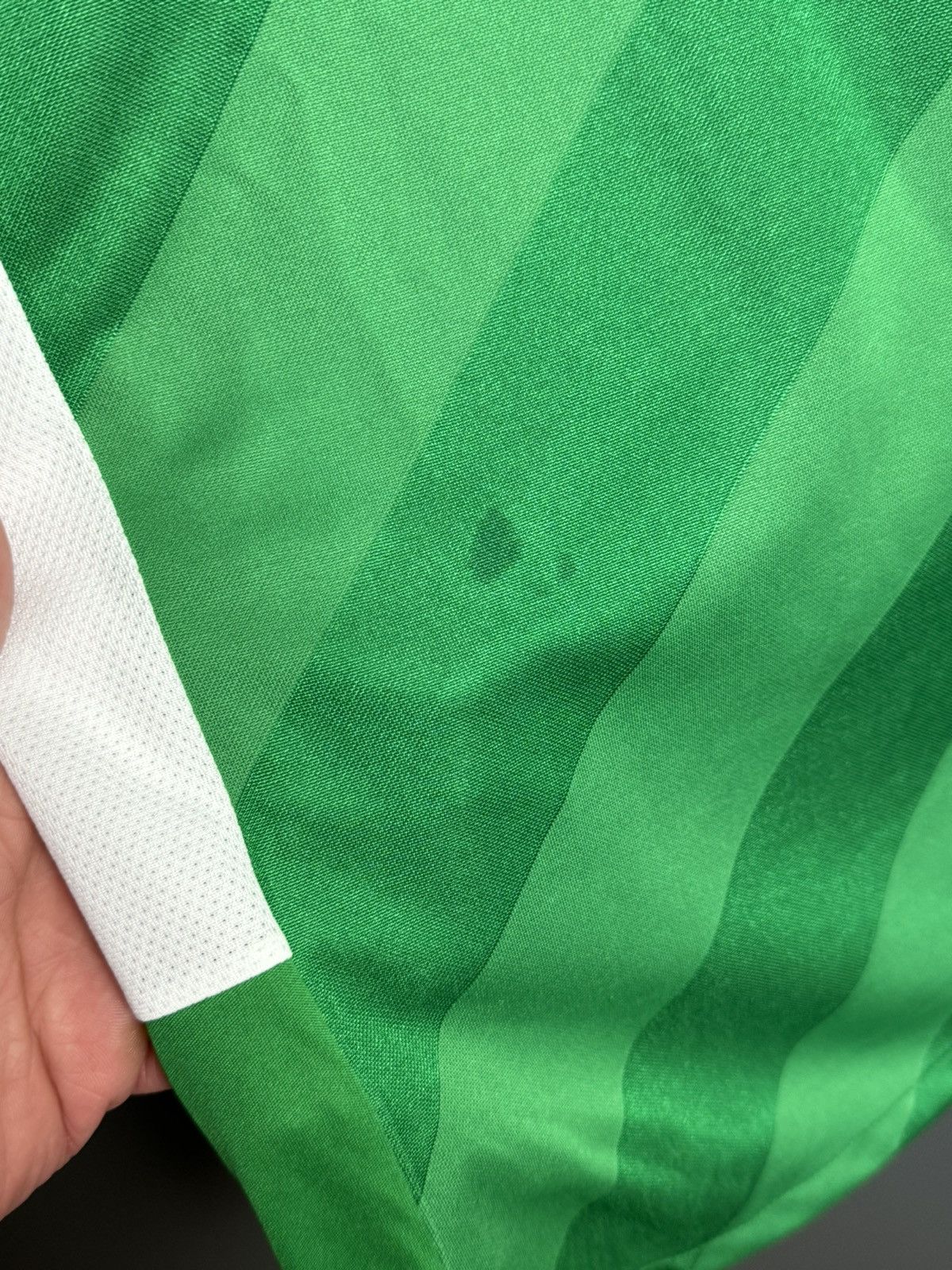 Umbro New Republic of Ireland 16/18 Home Football Jersey Size US L / EU 52-54 / 3 - 6 Thumbnail