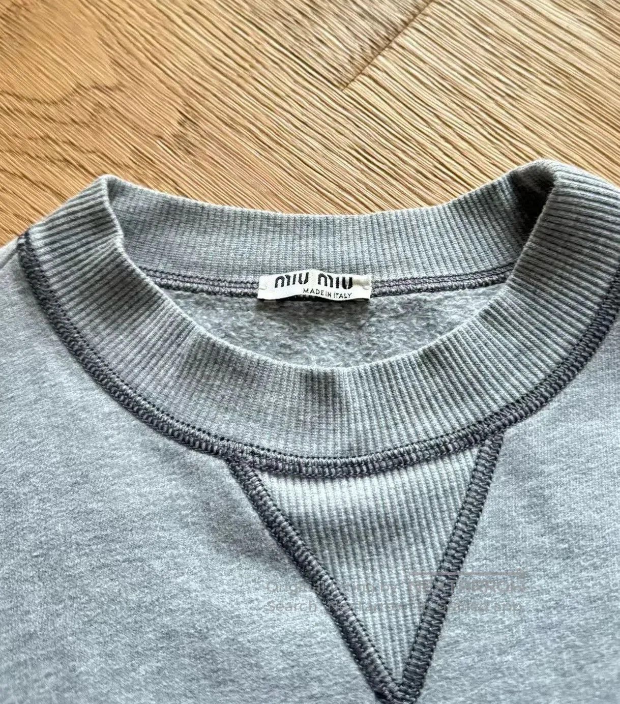 Miu Miu Miu Miu Gray Preppy Foam Print Cropped Sweatshirt. Size S / US 4 / IT 40 - 2 Thumbnail