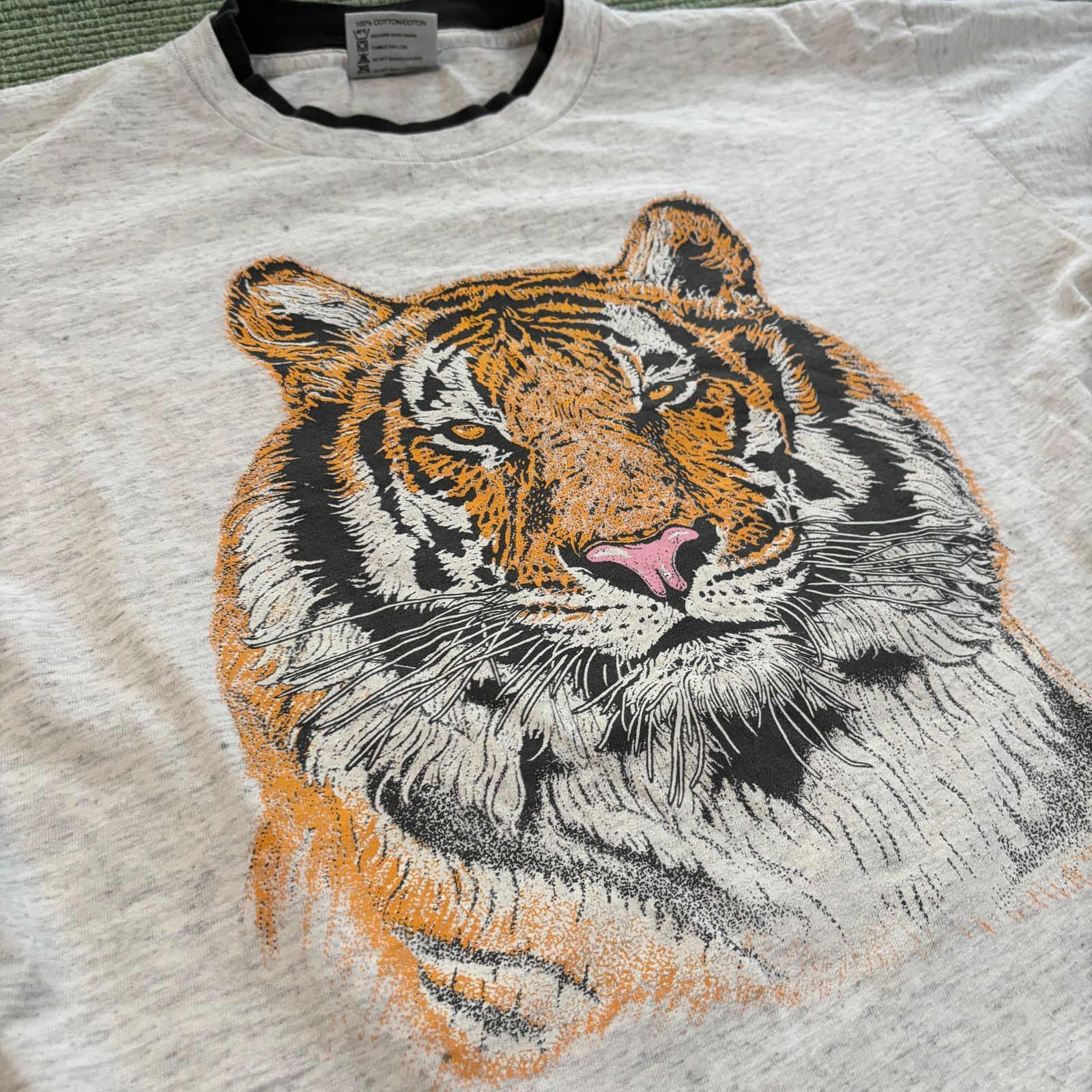 Vintage Vintage 1990s Single Stitched Tiger Tee Shirt Sz L Oneita Size US L / EU 52-54 / 3 - 3 Thumbnail