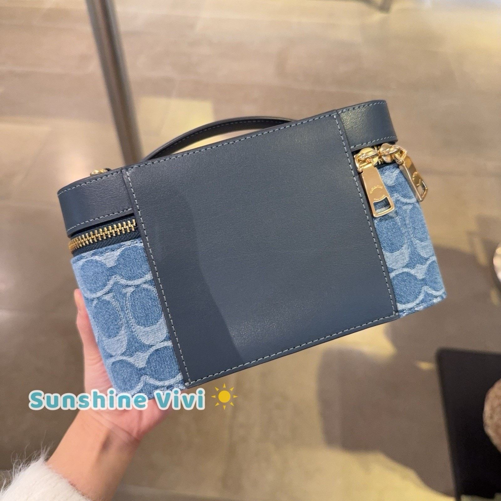 Coach NWT Coach CDC16 Cosmetic Case Signature Denim Gold/Indigo Size ONE SIZE - 6 Thumbnail
