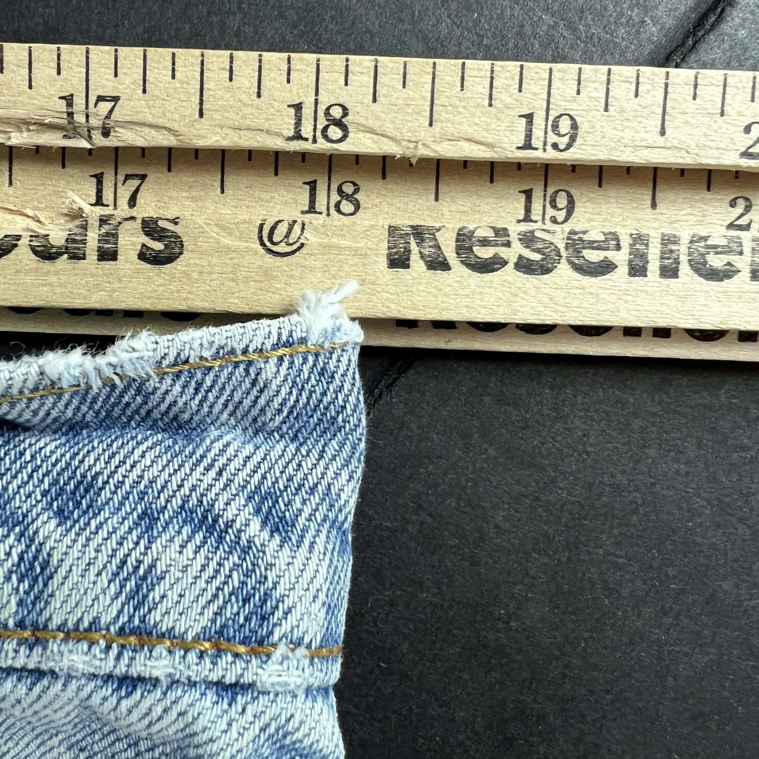 Levi's × Vintage VTG 90s Levi's Jeans 560 Loose Tapered Blue Thrashed Denim Size US 36 / EU 52 - 25 Thumbnail