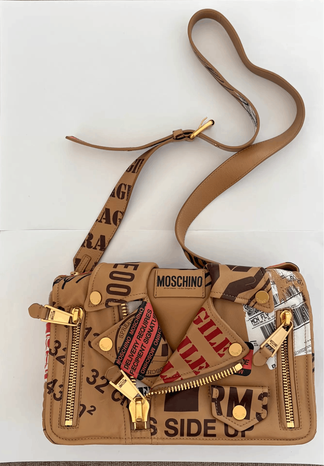 Moschino Moschino Beige Printed Shoulder Bag Ｑ21 Size ONE SIZE - 1 Thumbnail