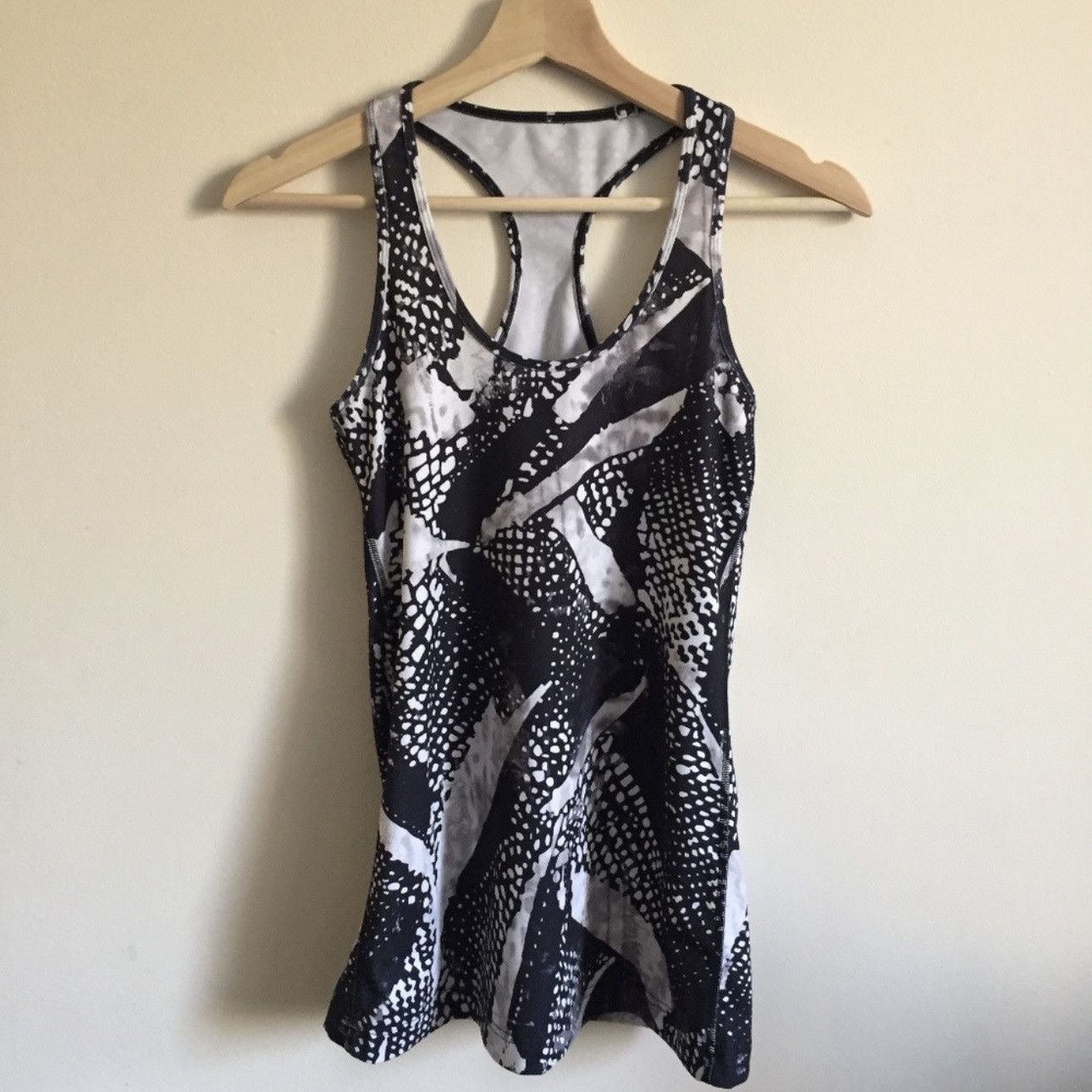 Lululemon LULULEMON Black White Static Mist Dot Stripe Cool Tank Top Size S / US 4 / IT 40 - 4 Thumbnail