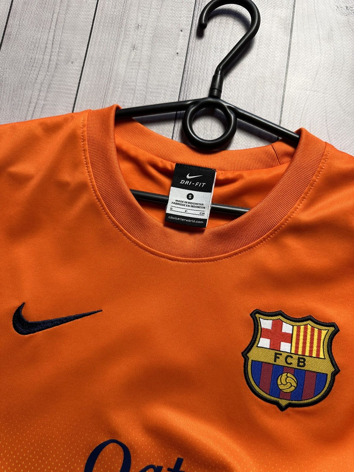 Vintage Vintage Nike Barcelona soccer jersey size S orange away Size US S / EU 44-46 / 1 - 4 Thumbnail