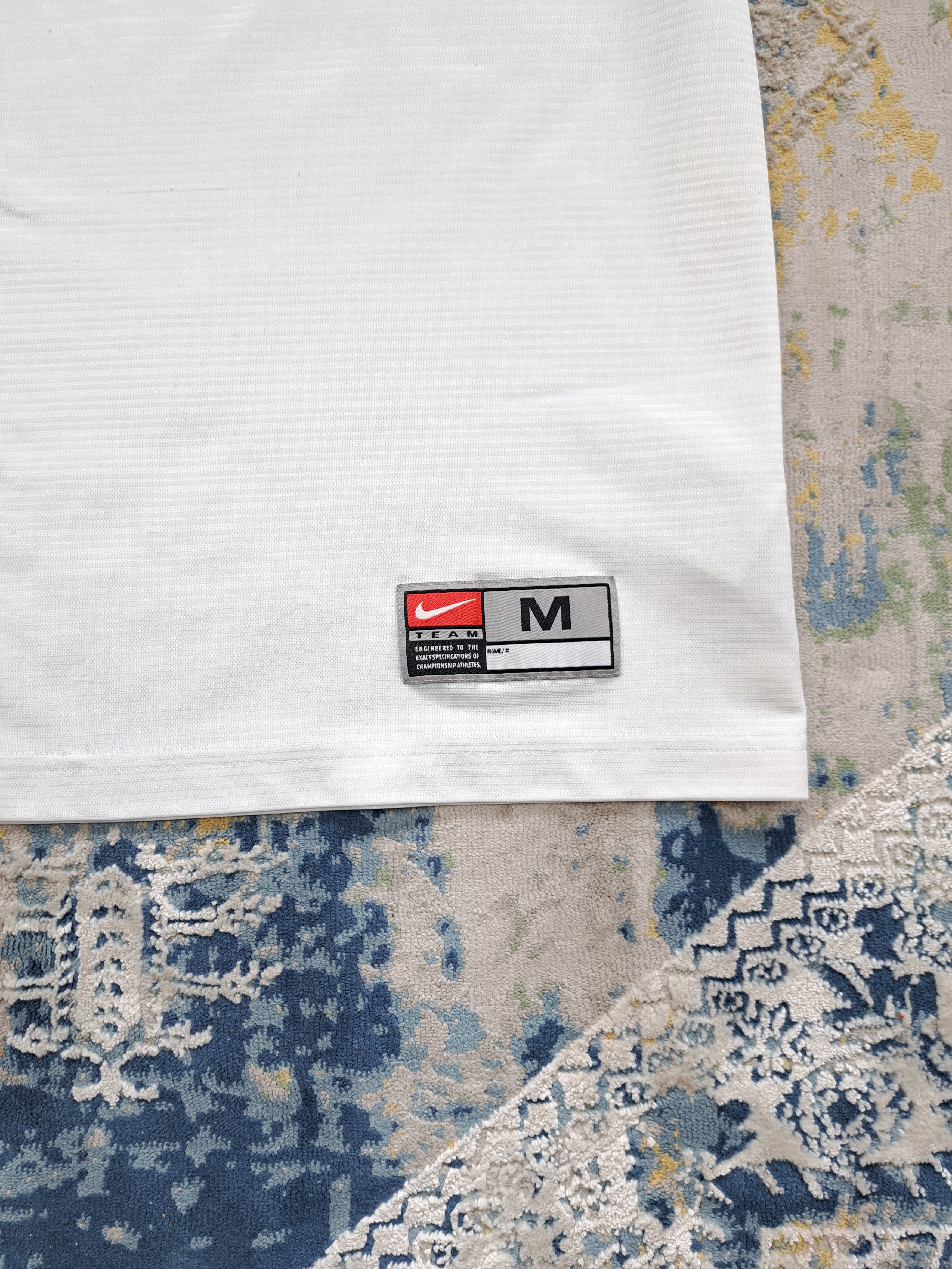 Nike Vintage 90s Nike Basic Tee Mini Swoosh Rare Soccer Blokecore Size US M / EU 48-50 / 2 - 3 Thumbnail