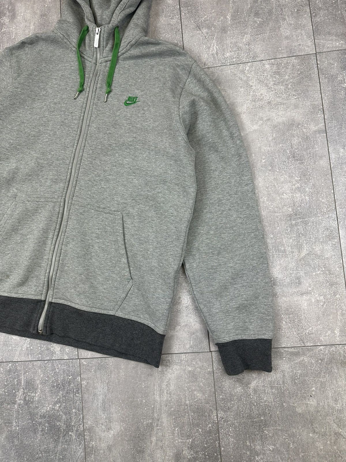 Nike Nike Vintage Grey Hoodie Small Logo Y2K Size US L / EU 52-54 / 3 - 2 Thumbnail