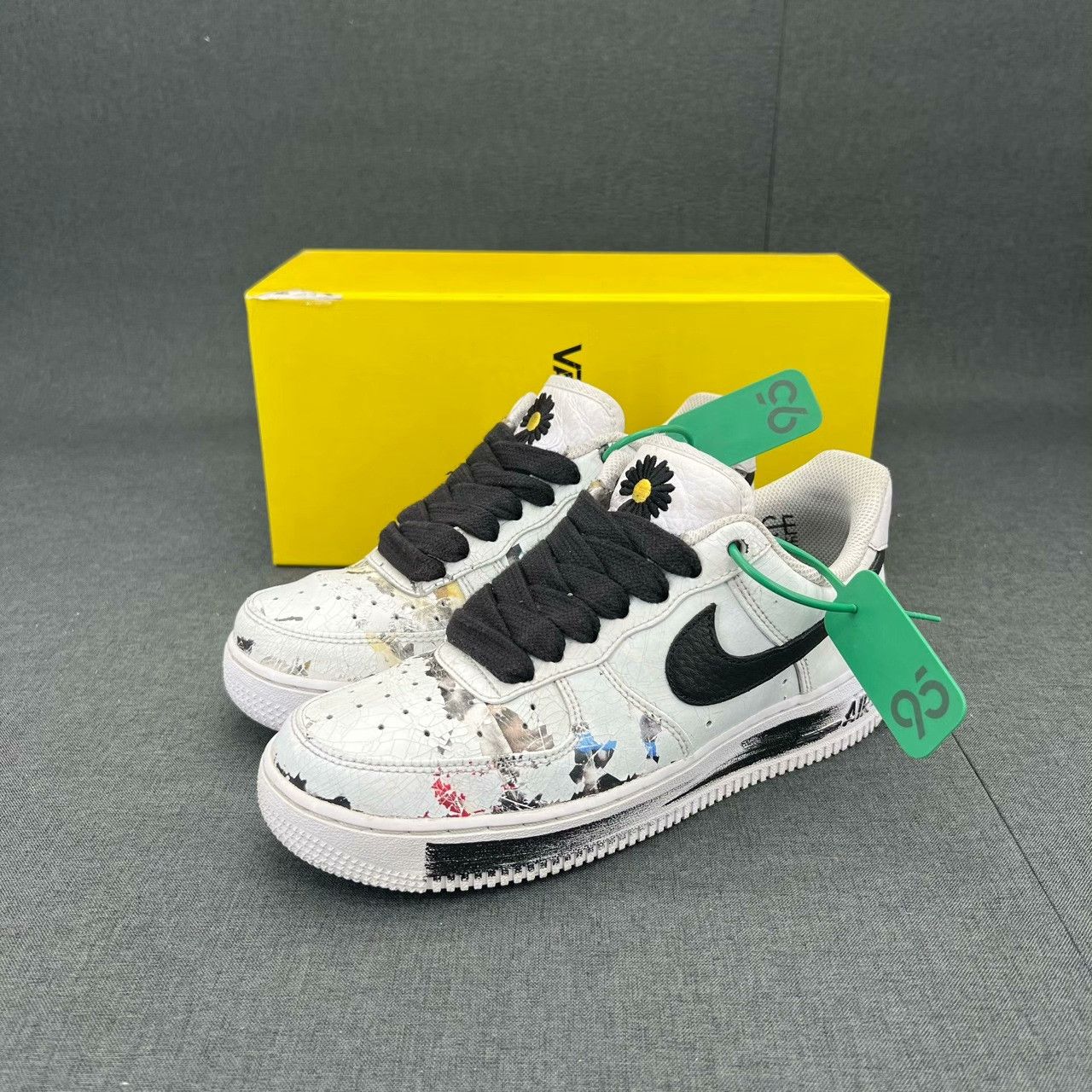 Nike Nike AF1 White Lowtop Sneakers 38 Men Size US 6 / EU 39 - 1 Thumbnail