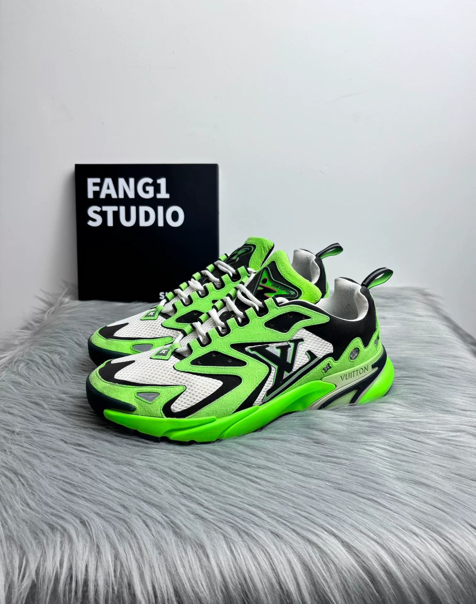 Louis Vuitton Louis Vuitton Running Lowtop Sneakers 8.5 Men Size US 8.5 / EU 41-42 - 1 Thumbnail