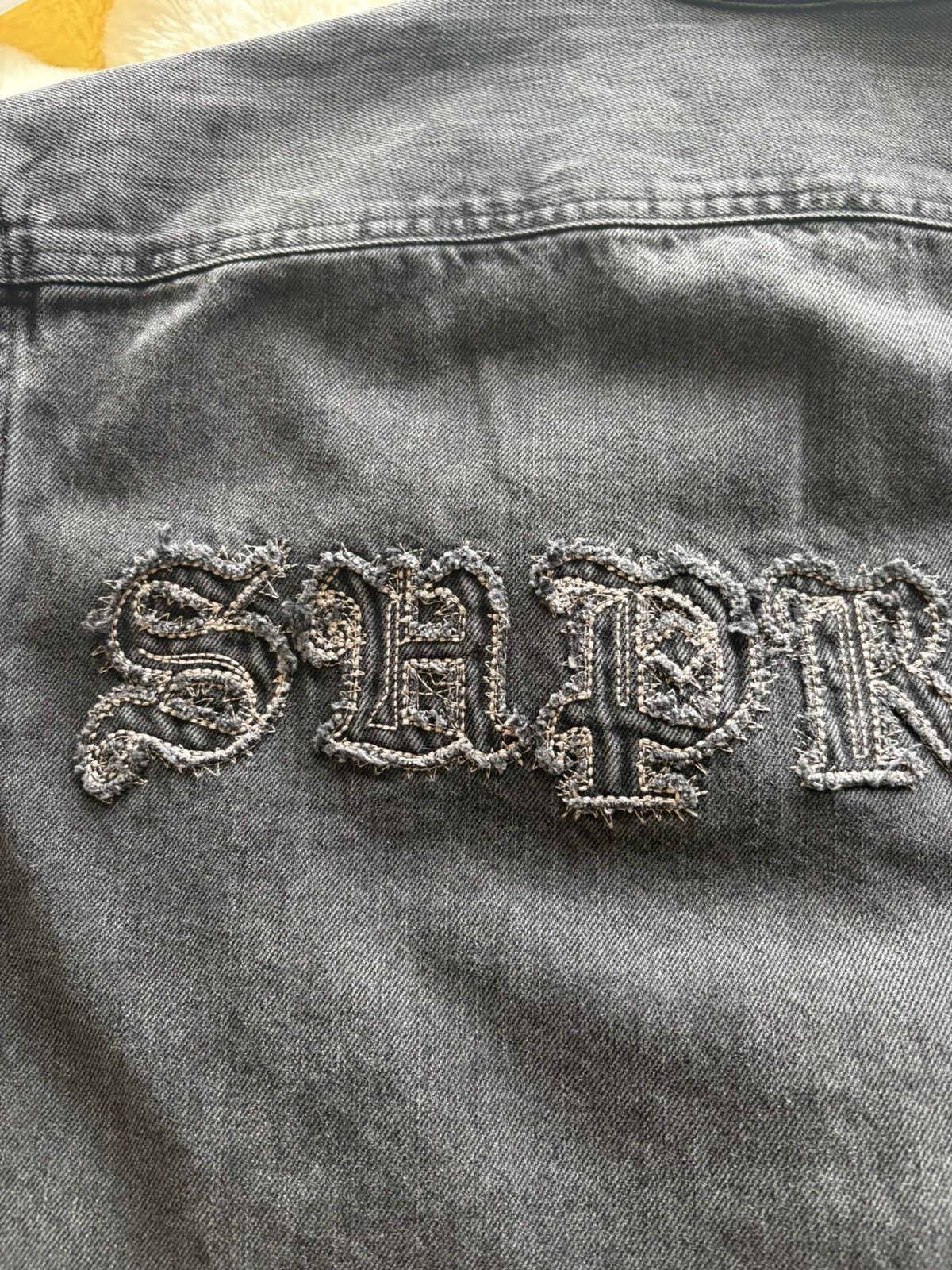 Supreme *NEW* Supreme Appliqué Denim Shirt Size US M / EU 48-50 / 2 - 2 Thumbnail
