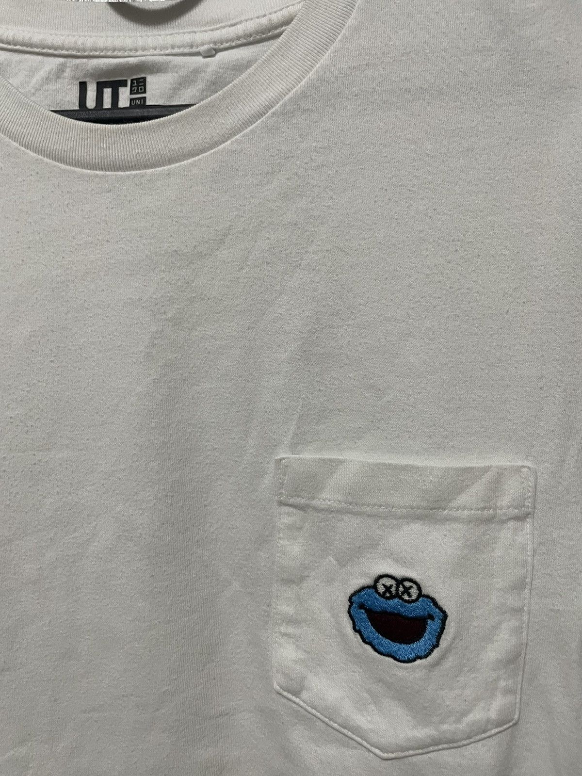 Japanese Brand Kaws x Uniqlo Sesame Street Elmo Pocket Tee White UT S Size US S / EU 44-46 / 1 - 4 Thumbnail