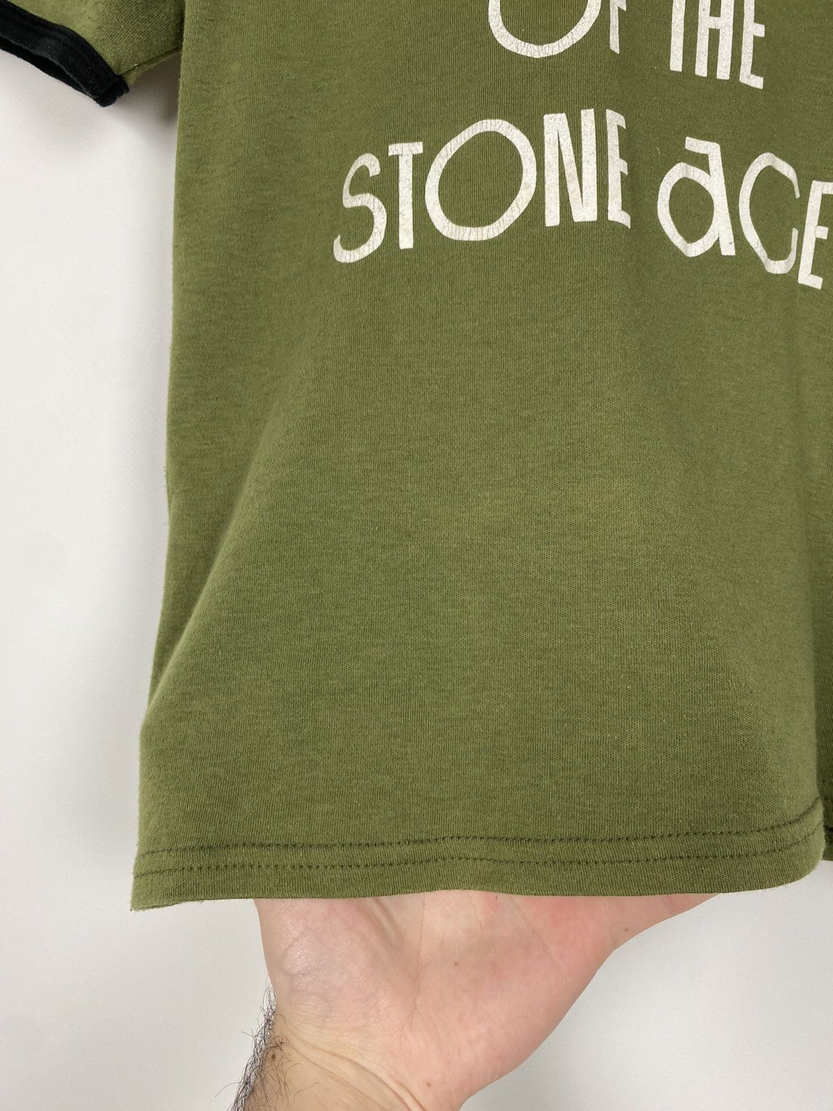 Band Tees 2000’s Vintage Qeens Of The Stone Age V-Neck T-Shirt Size S / US 4 / IT 40 - 8 Thumbnail