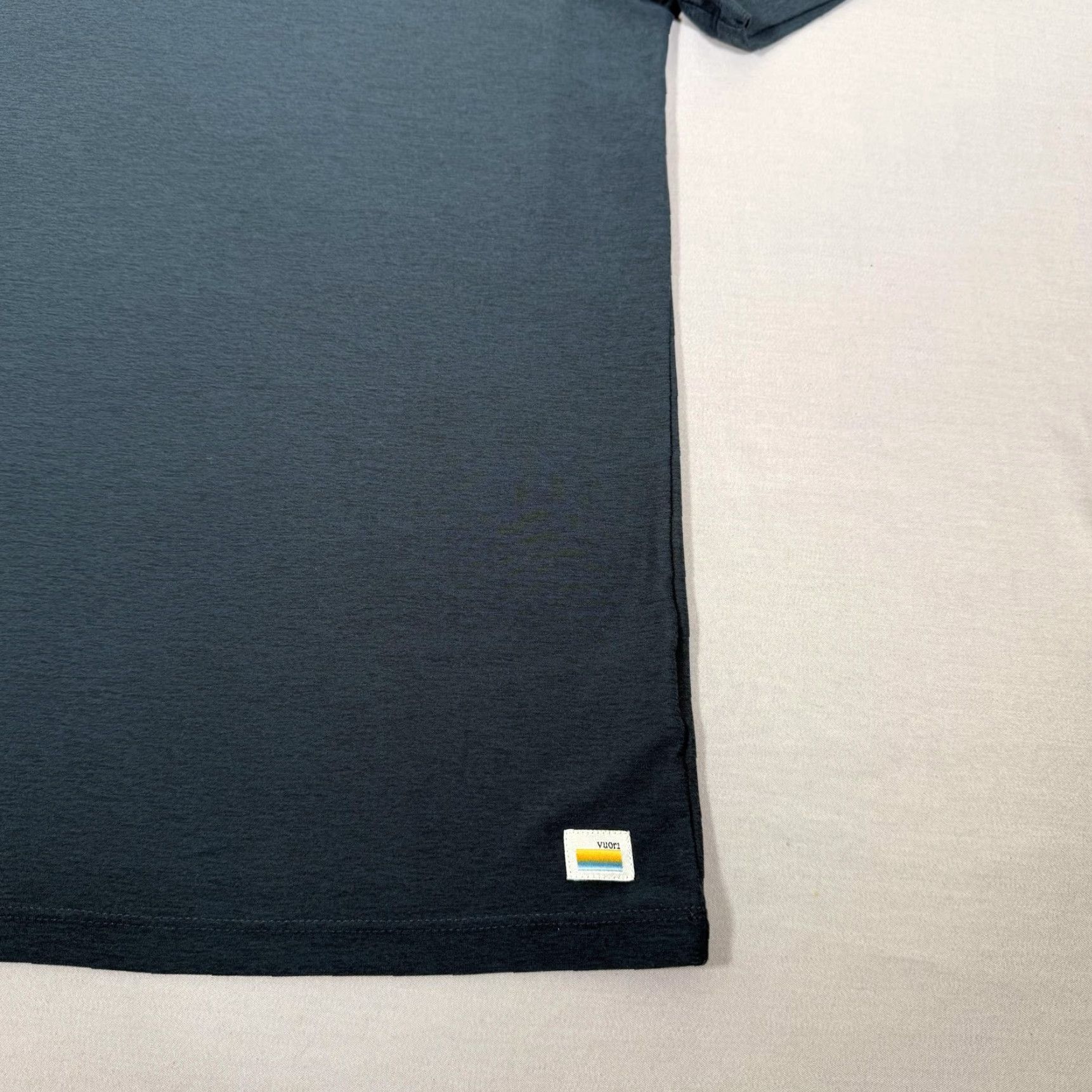 Vuori Vuori Polo Shirt Mens Large Blue Short Sleeve 3-Button Collared Stretch Lightweight Golf Modern Sports Logo Men Size US L / EU 52-54 / 3 - 3 Thumbnail