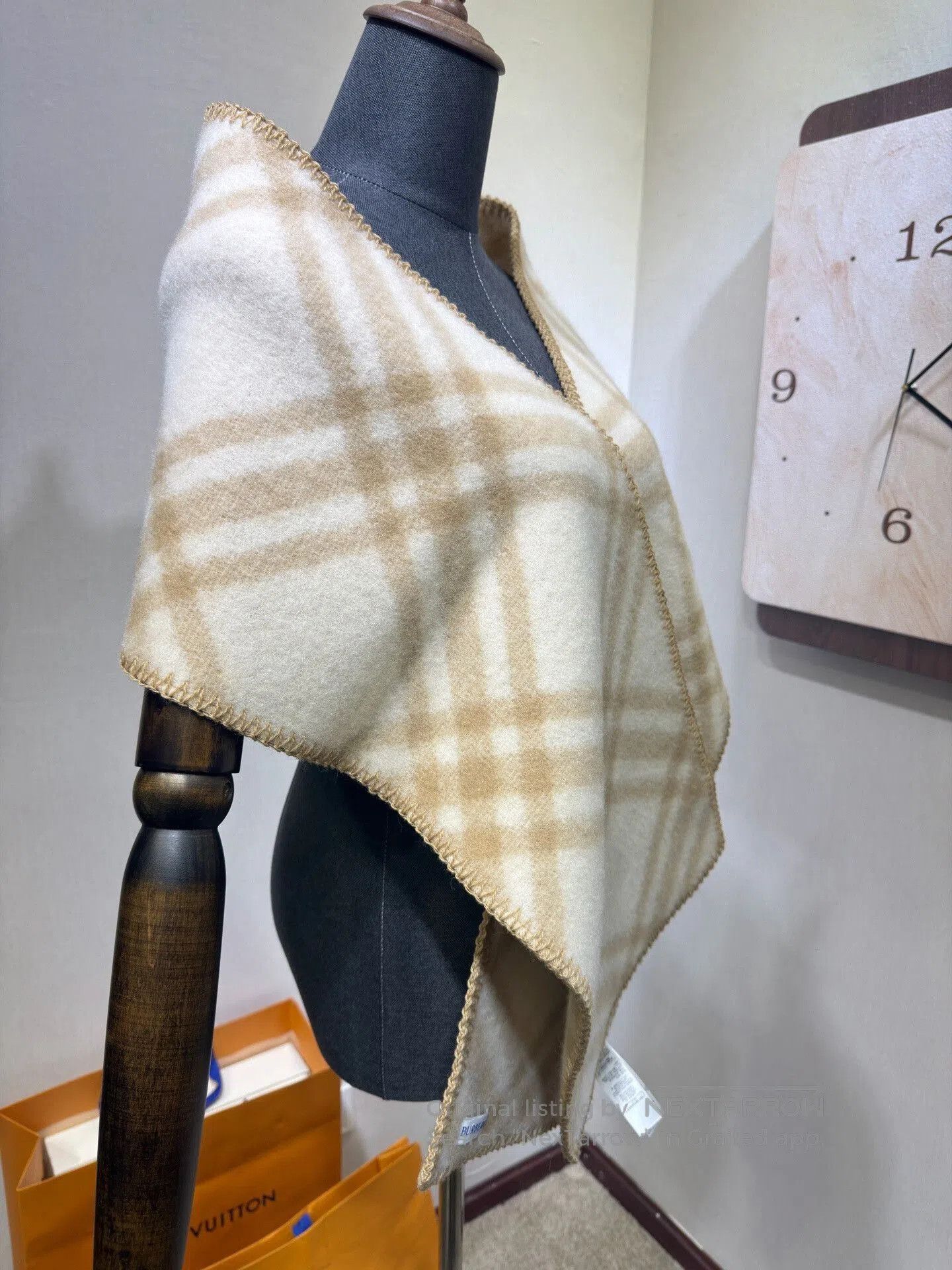 Burberry Burberry Beige Plaid Scarf Shawl. Size ONE SIZE - 4 Thumbnail