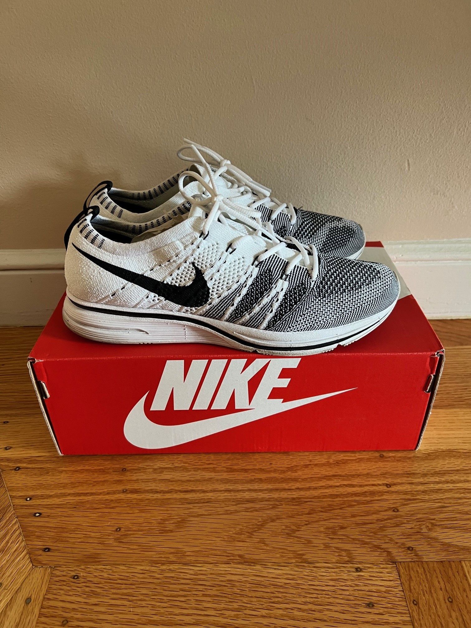 Nike Nike Flyknit Trainer White/Black Size US 8.5 / EU 41-42 - 2 Thumbnail