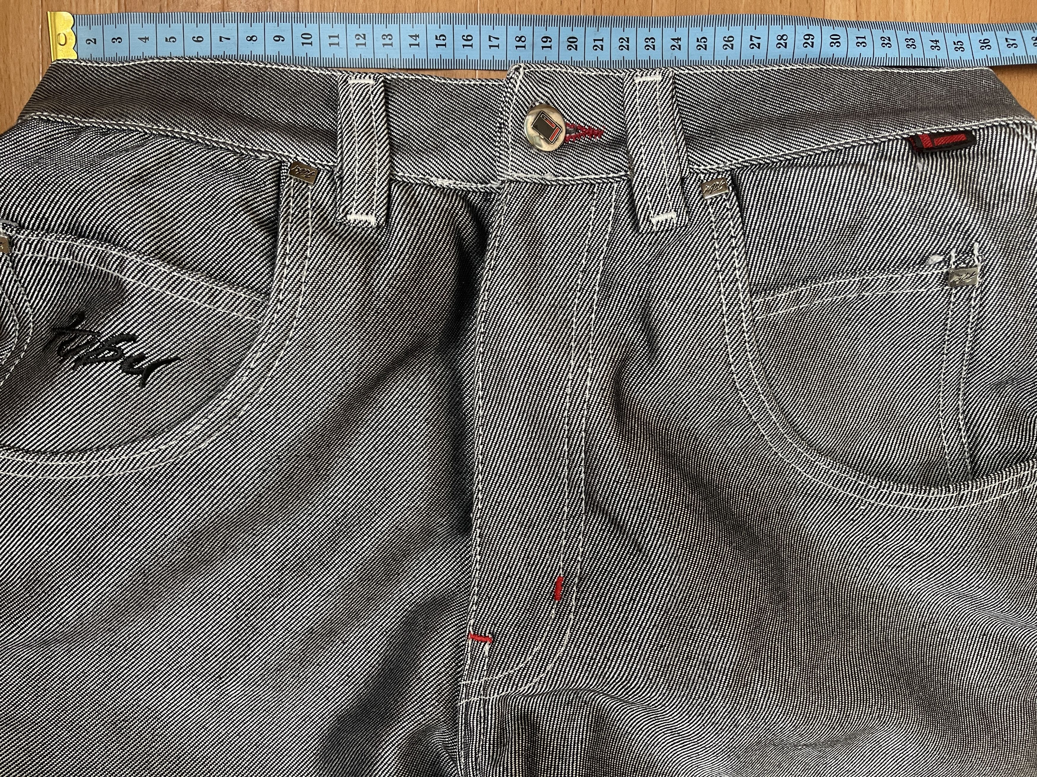 Fubu FUBU jeans shiny vintage baggy jeans silver metallic size 28 Size US 28 / EU 44 - 16 Thumbnail