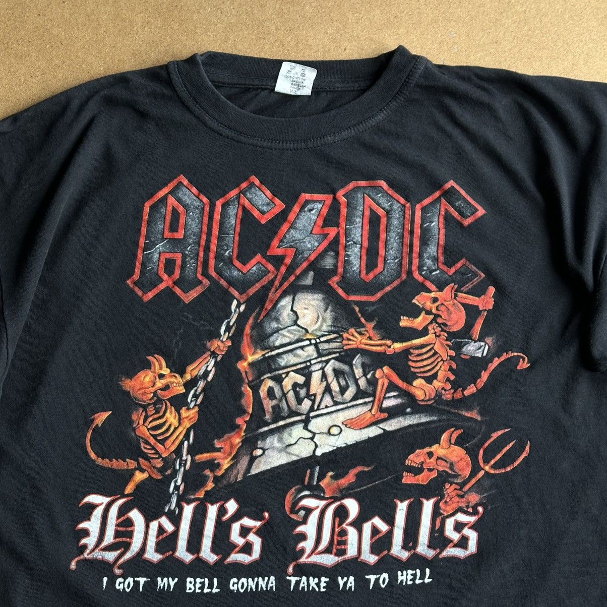 Band Tees Vintage y2k AC/DC Hells Bells Promo Band Tee Size US XL / EU 56 / 4 - 2 Thumbnail
