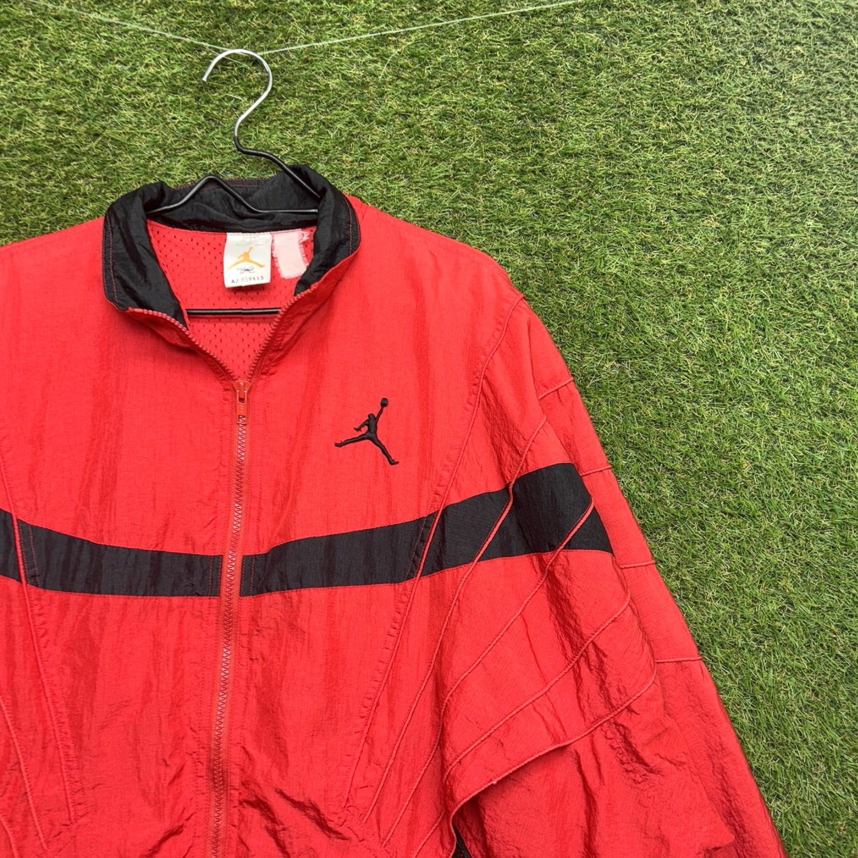 Nike VINTAGE Nike Track Jacket Mens 2XL Red Black 80s Jumpman Original Nylon Zip Pocket Michael Jordan Basketball 80s Nike Mens Track Jacket Size US XXL / EU 58 / 5 - 3 Thumbnail