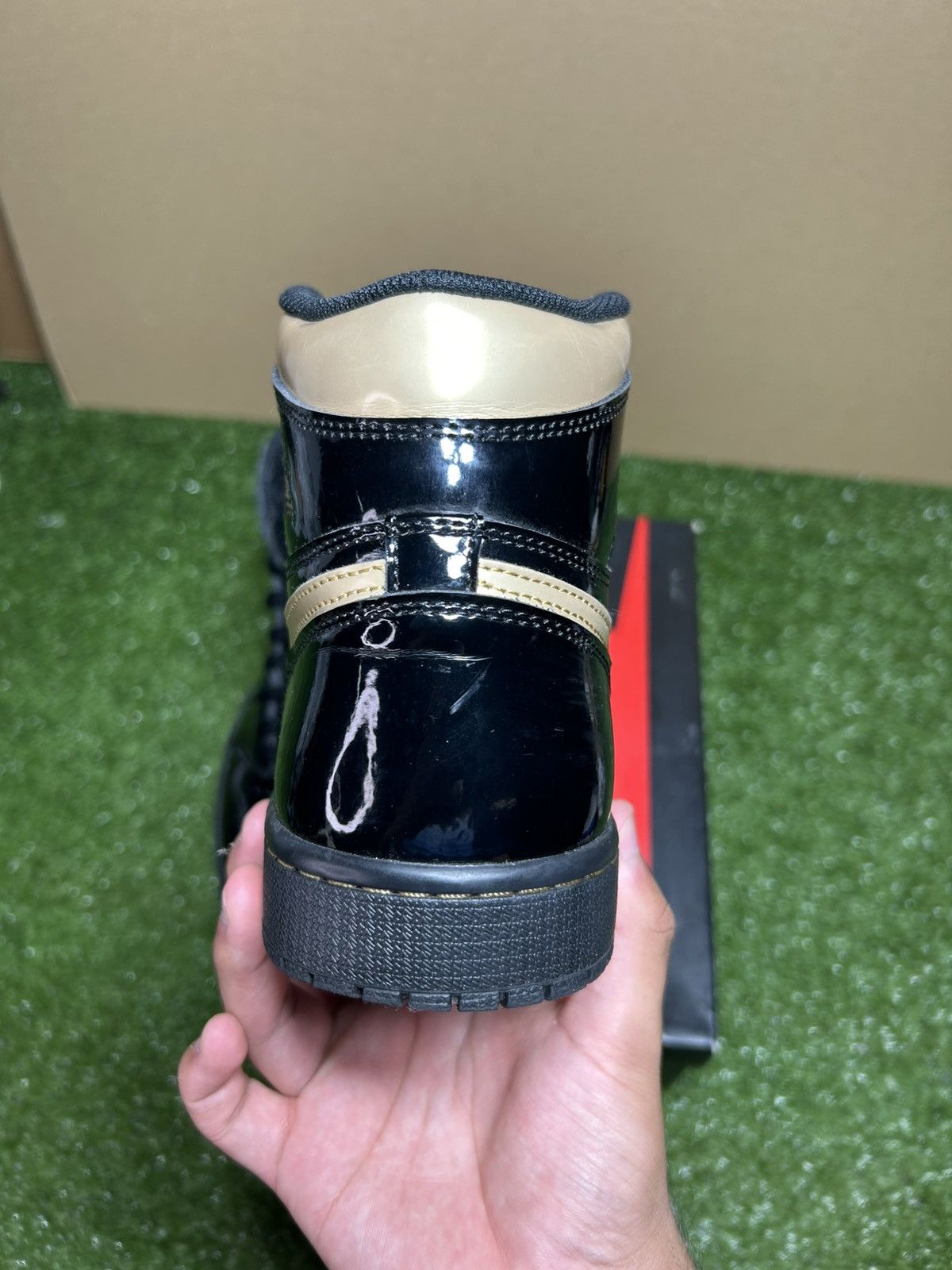 Jordan Brand Jordan 1 Metallic Gold 2020 Size US 9 / EU 42 - 3 Thumbnail