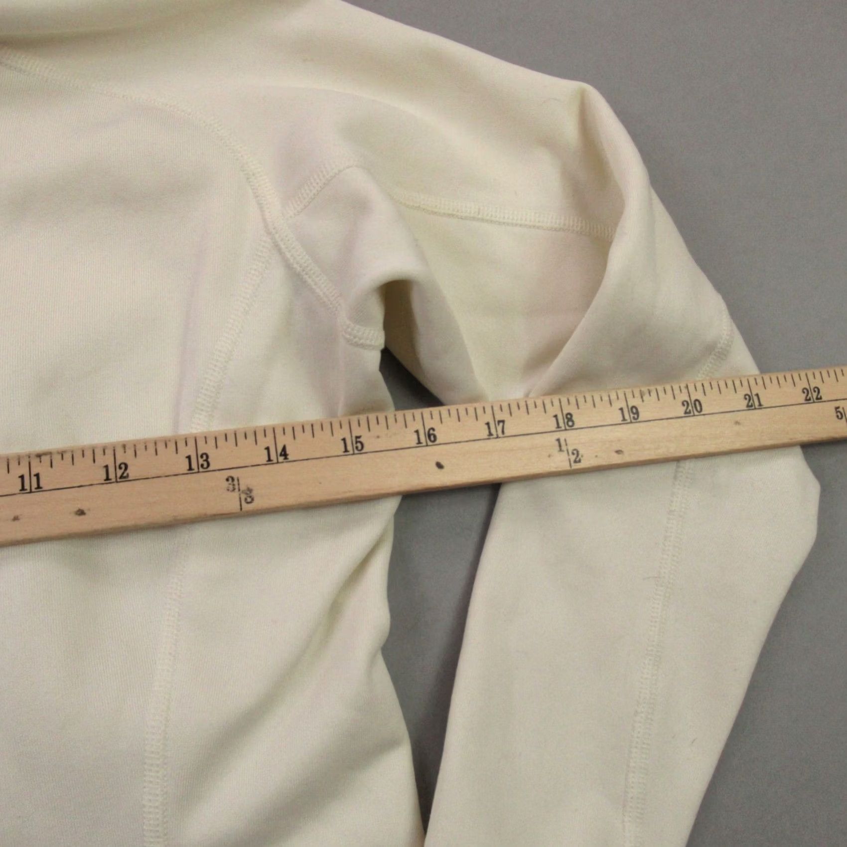 Mountain Hardwear Mountain Hardwear Sweater Womens Small Long Sleeve Pullover 1/4 Zip Lightweight Beige Embroidered Logo Comfortable All Seasons Regular Fit DP Size S / US 4 / IT 40 - 6 Thumbnail