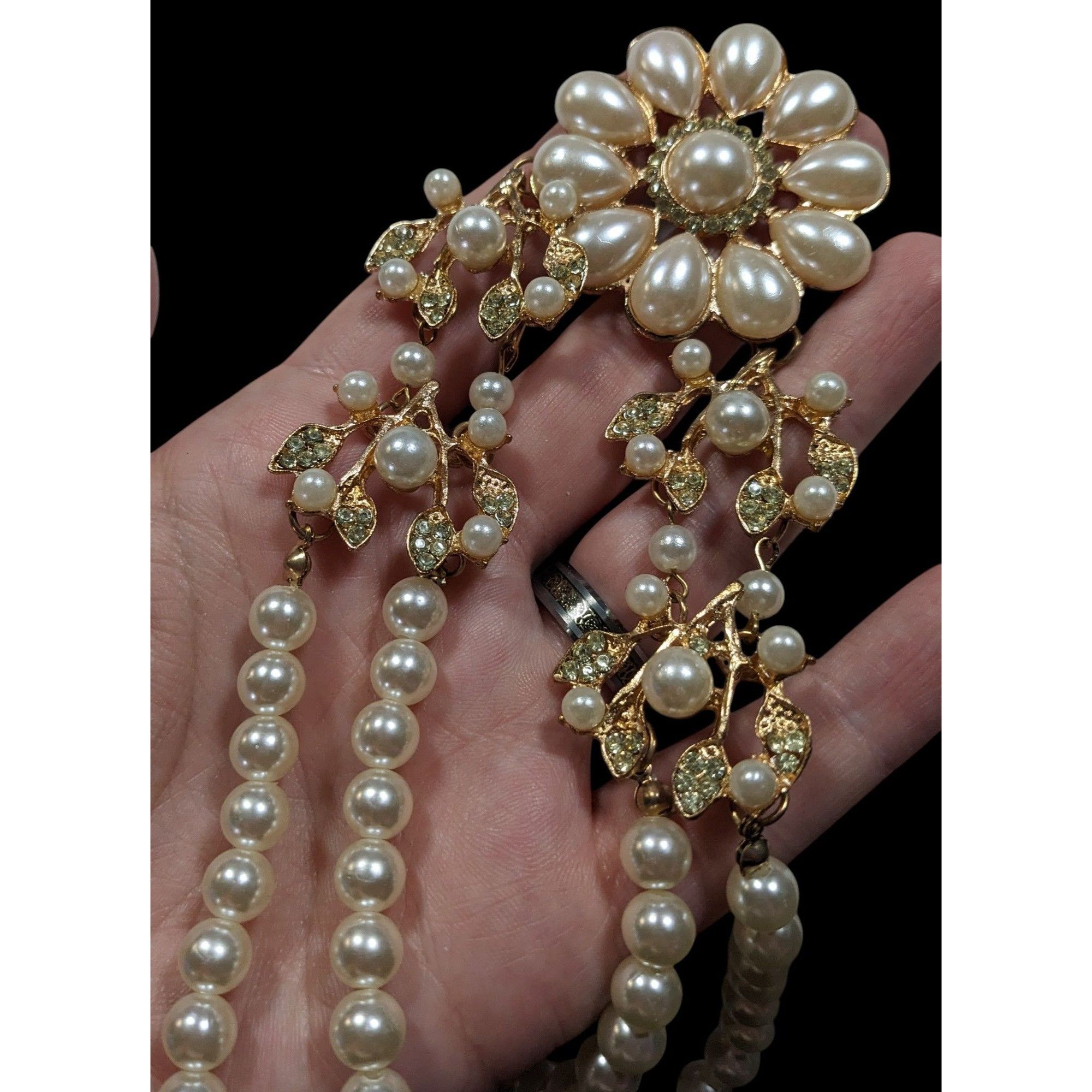 Other Elegant Glam Floral Faux Pearl And Rhinestone Necklace Size ONE SIZE - 3 Thumbnail