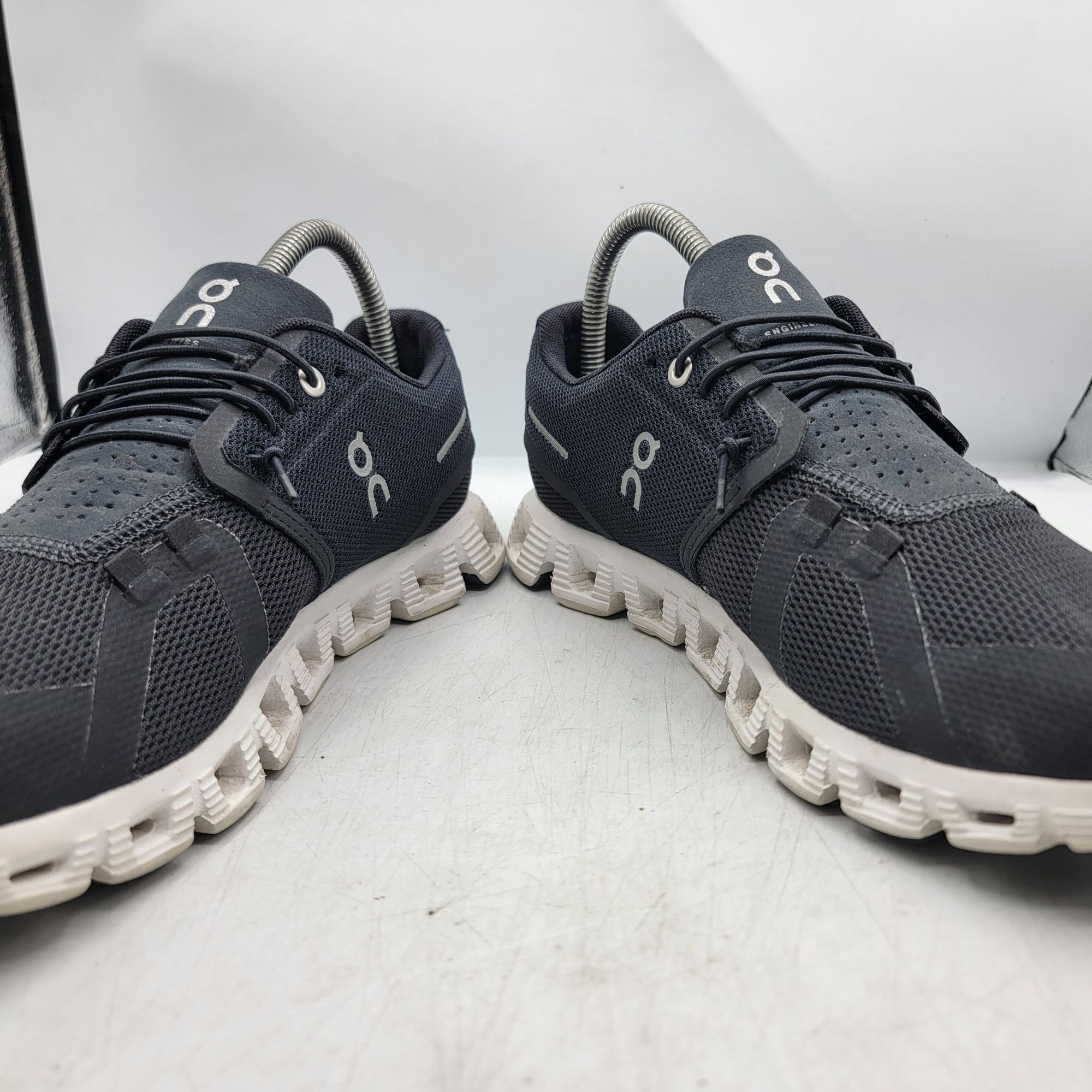On On Cloud 5 Womens 8.5 Black White Athletic Sneaker Shoes Out Size US 8.5 / IT 38.5 - 2 Thumbnail