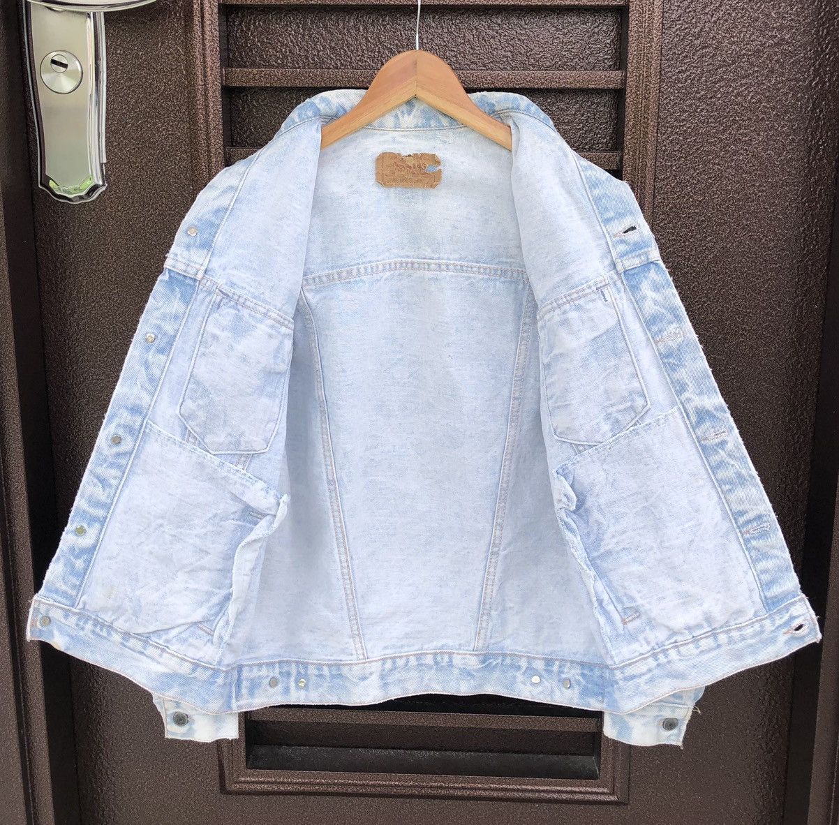 Levi's VTG Levis Light Wash Blue Denim Distressed Trucker jacket Size US M / EU 48-50 / 2 - 15 Thumbnail