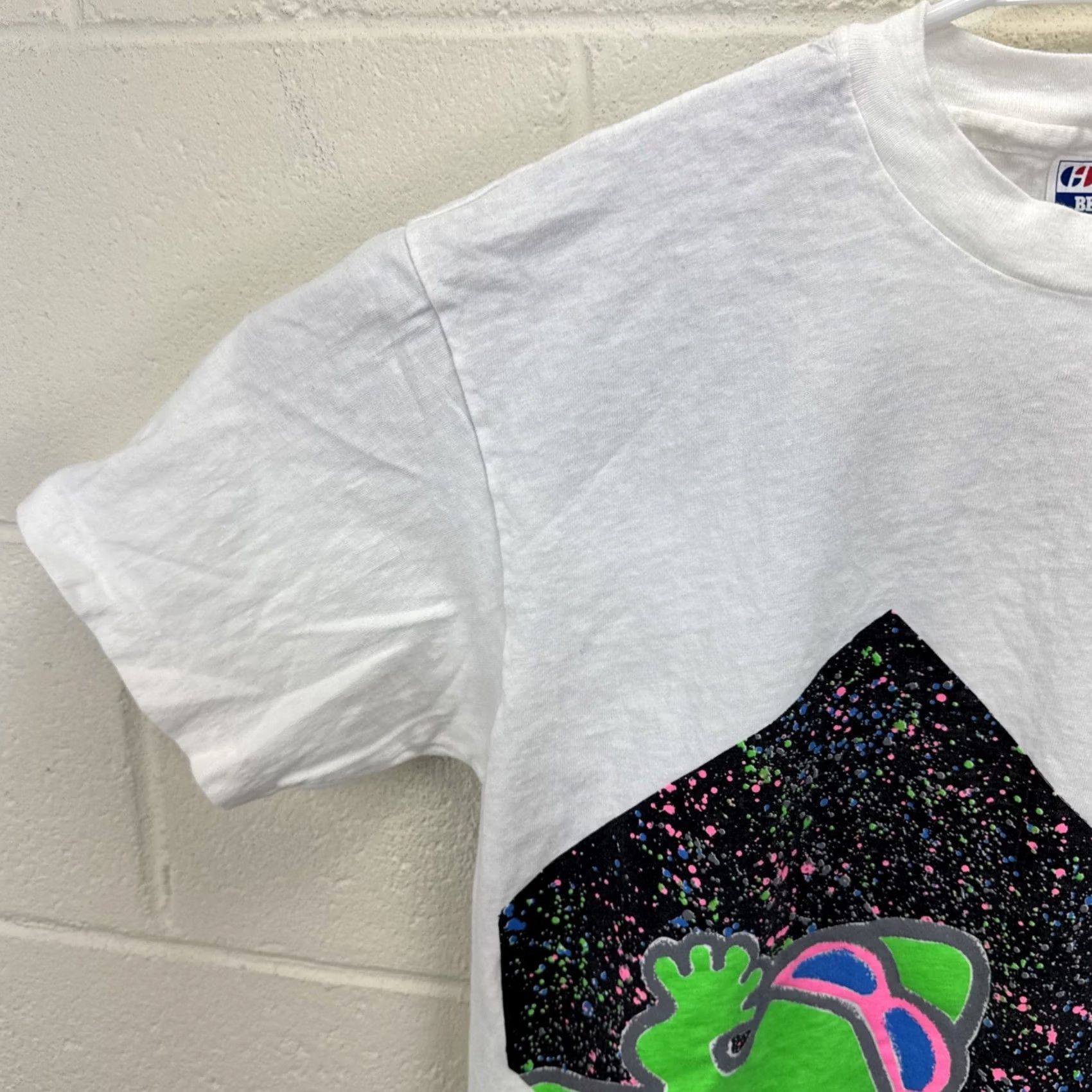 Hanes VINTAGE Gecko Hawaii T-Shirt Large White 80s Neon Print Beachy Surfer Mens Size US L / EU 52-54 / 3 - 6 Thumbnail