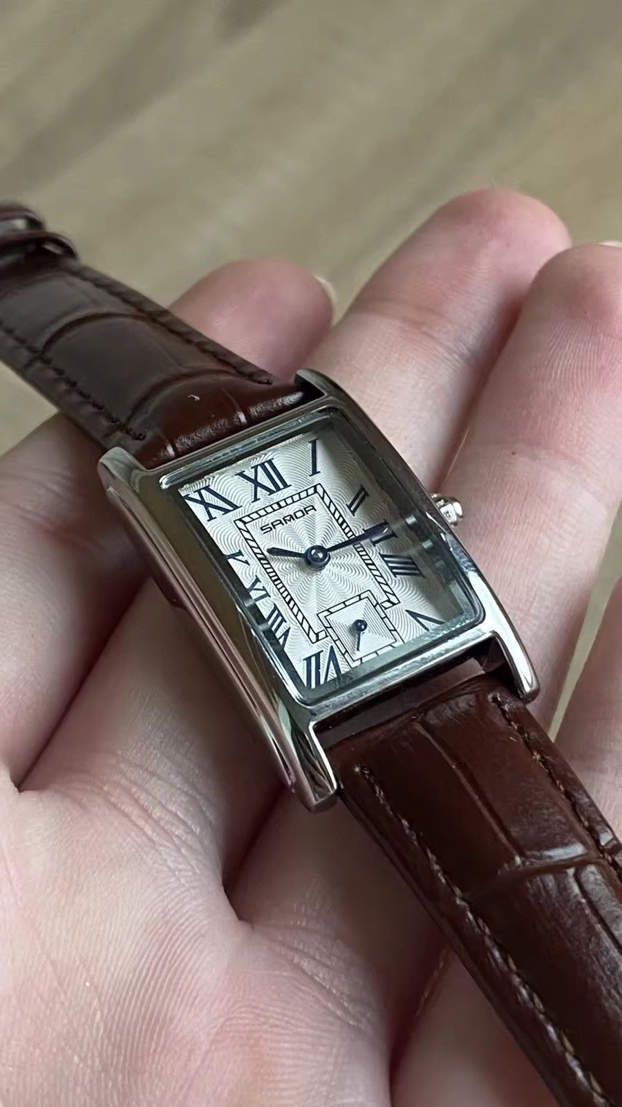 Jewelry x Watch 2000S Style Cute Square Luxury Watch in Brown, Men's