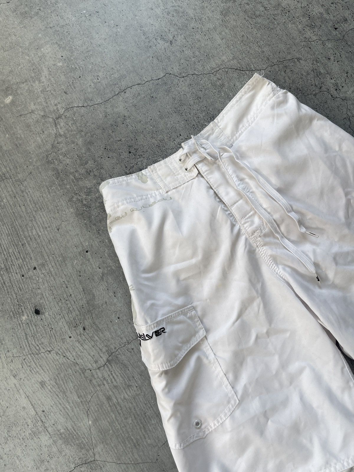 Quicksilver Vintage Quicksilver cargo shorts big logo Size US 32 / EU 48 - 4 Thumbnail