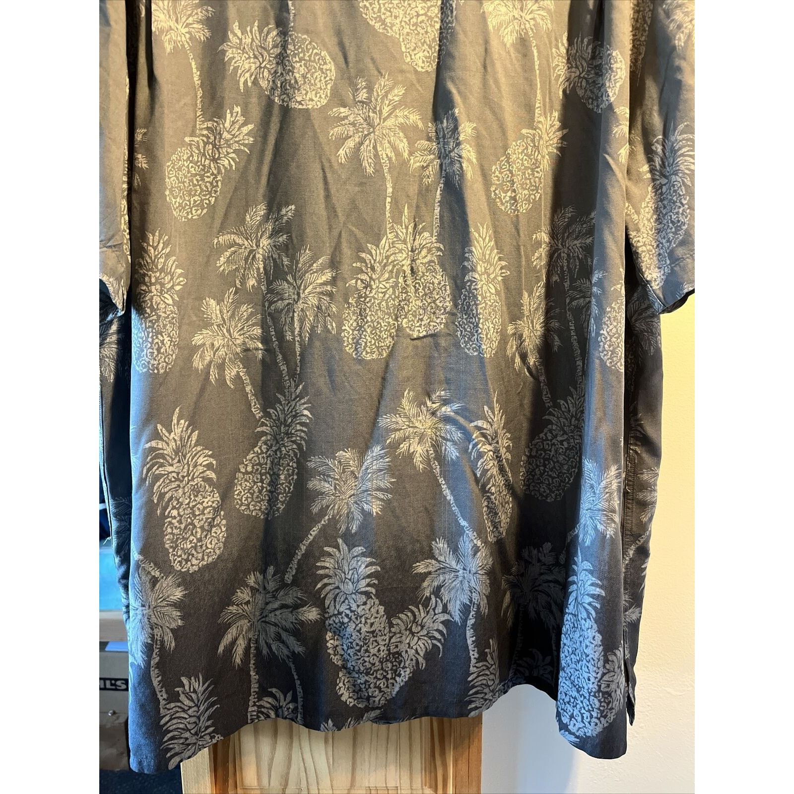 Batik Bay Batik Bay Men 2XB Gray Floral SS Button Rayon Hawaiian Shirt Size US XXL / EU 58 / 5 - 12 Thumbnail
