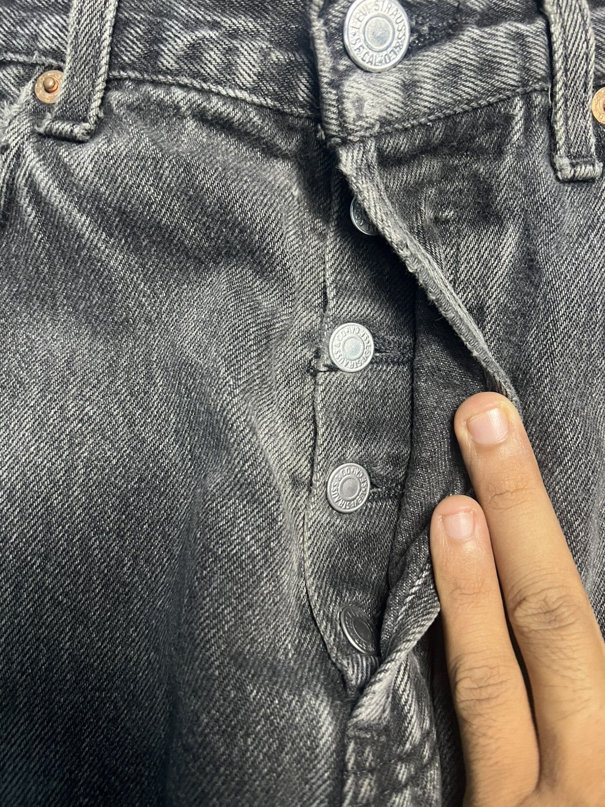 Levi's Vintage 90s Levi's 501 Distressed Denim Jeans (45) Size US 33 - 9 Thumbnail