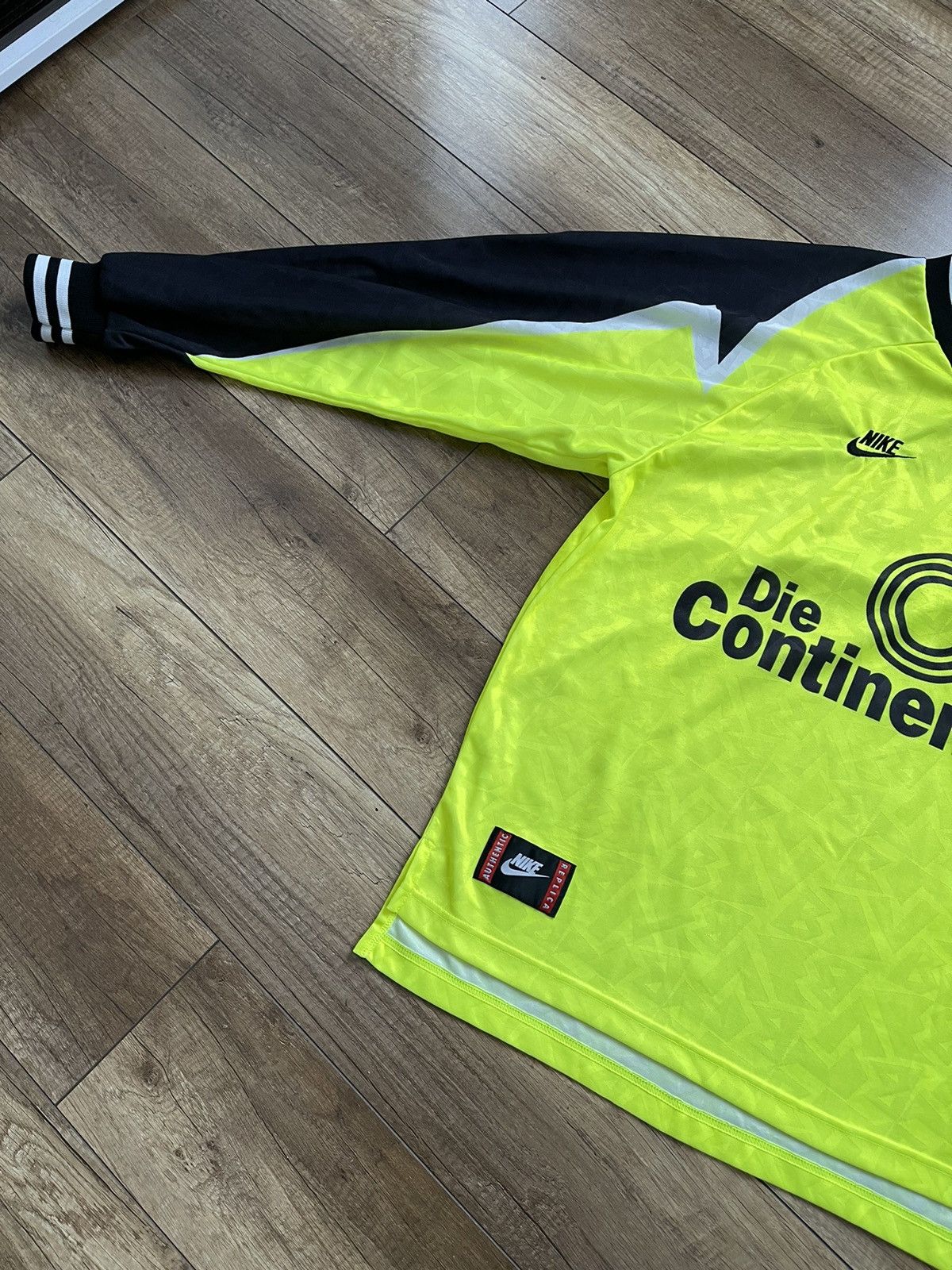 Nike 1995/1996 Nike Borussia Dortmund Vintage Soccer Jersey Tee Size US XL / EU 56 / 4 - 8 Thumbnail