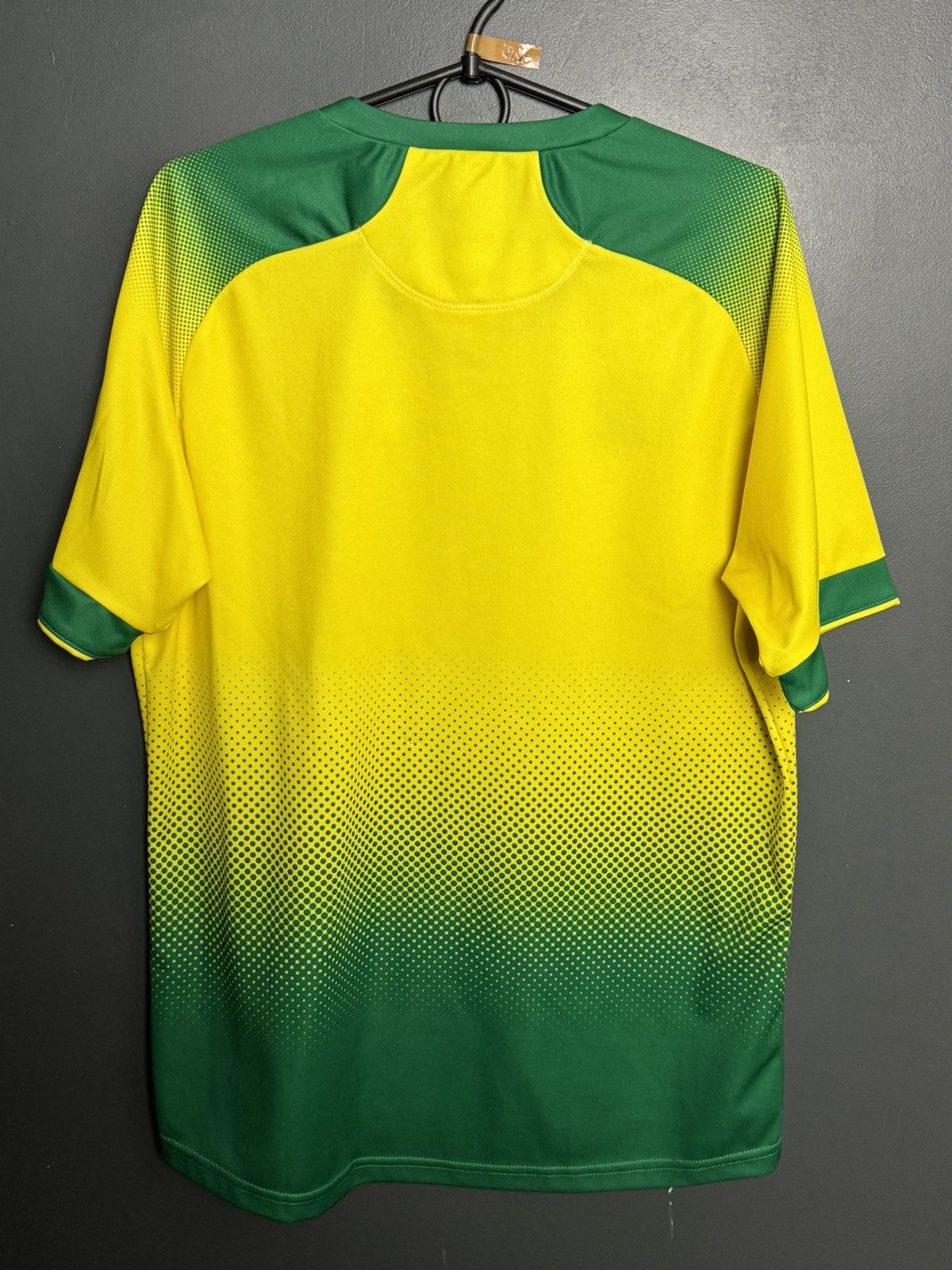 Errea Norwich City 19/20 Home Football Jersey Size US L / EU 52-54 / 3 - 2 Thumbnail