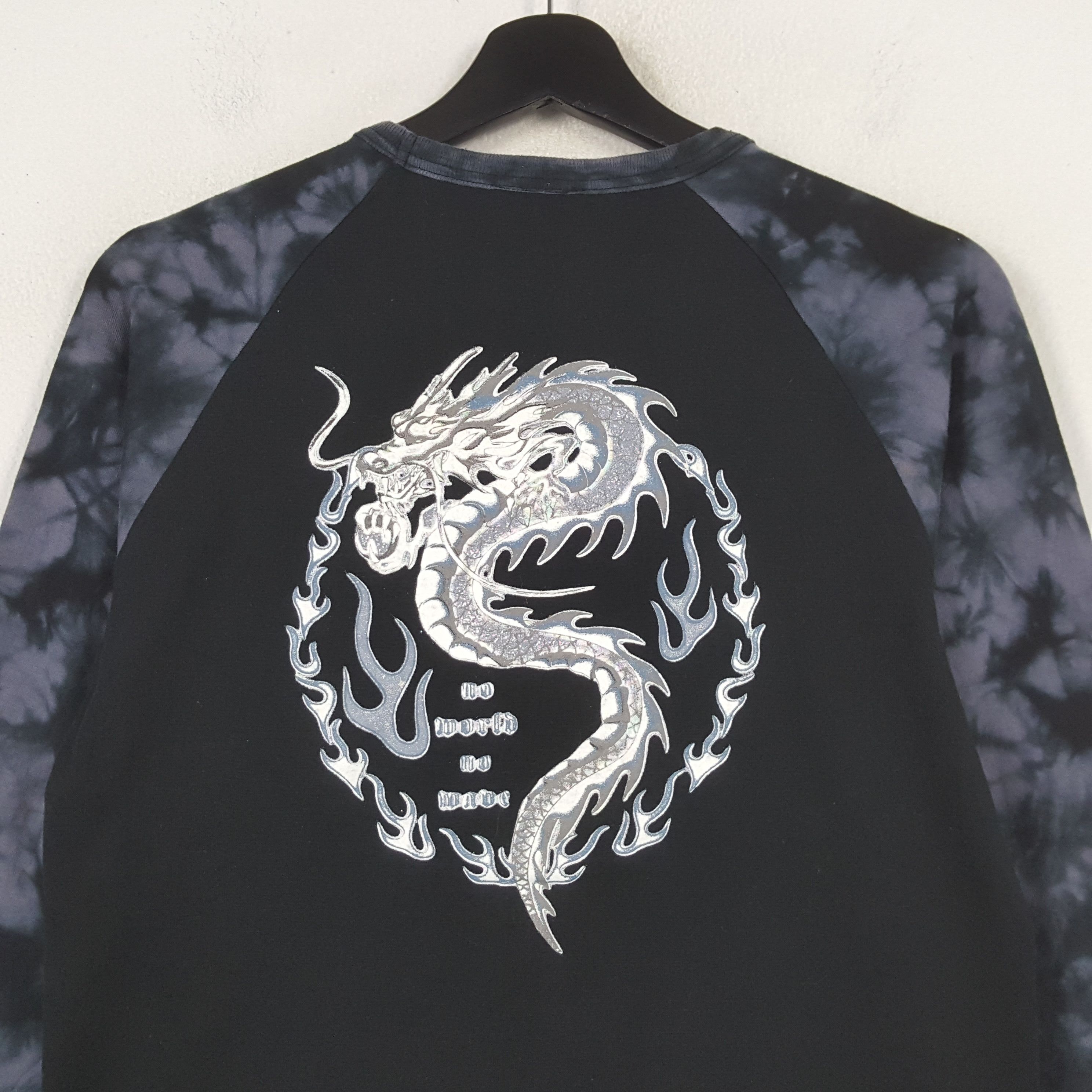 Vintage Dragon Design Streetwear Style Tshirt RR19 Size US S / EU 44-46 / 1 - 2 Thumbnail