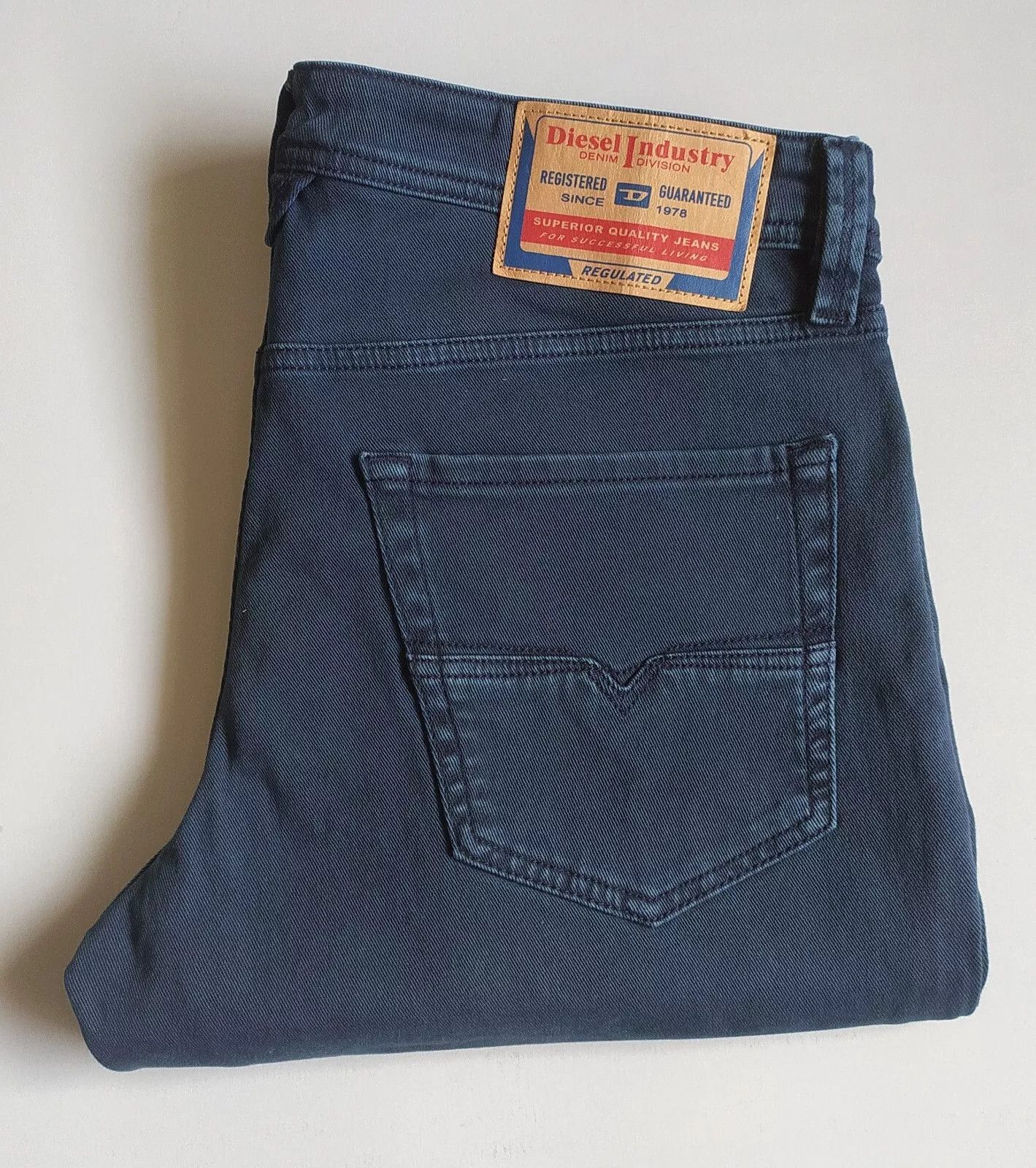 Diesel Diesel 1986 LARKEE-BEEX 0QWTY MENS JEANS T 1118 Size US 32 / EU 48 - 1 Thumbnail