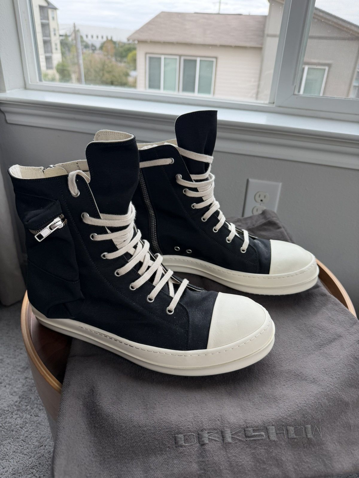 Rick Owens Rick Owens Cargo sneakers w/ bag black & milk 46 worn once Size US 13 / EU 46 - 14 Thumbnail